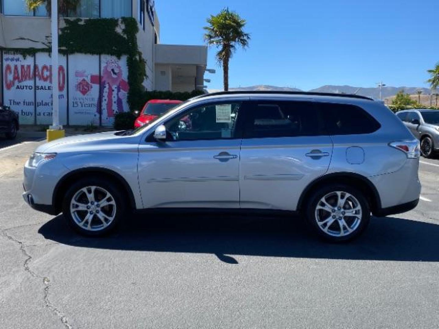 2015 SILVER Mitsubishi Outlander (JA4AD3A39FZ) with an 4-Cyl 2.4 Liter engine, Automatic CVT transmission, located at 412 Auto Vista Drive, Palmdale, 93551, (661) 945-0620, 34.592636, -118.136681 - Photo#4