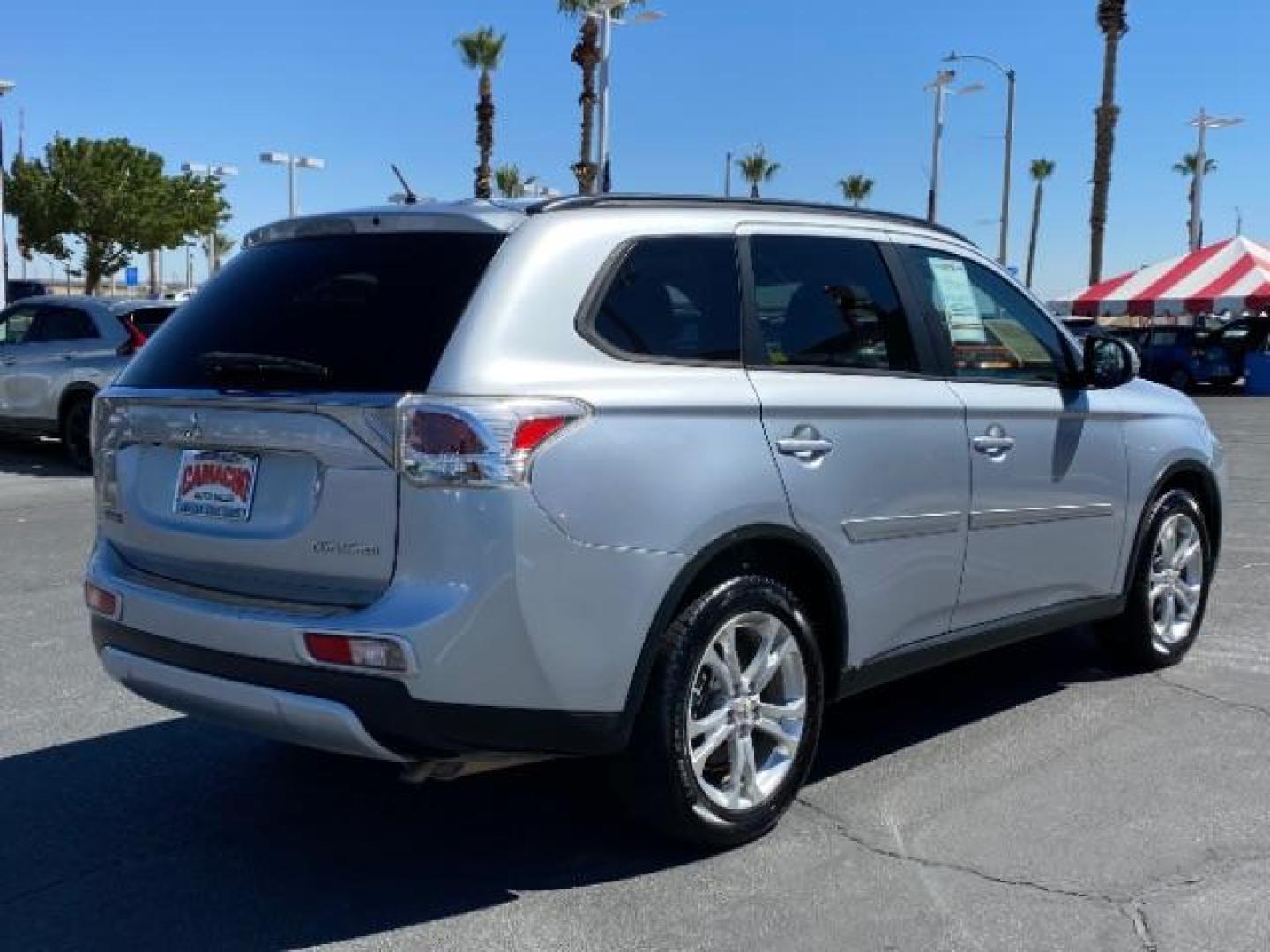 2015 SILVER Mitsubishi Outlander (JA4AD3A39FZ) with an 4-Cyl 2.4 Liter engine, Automatic CVT transmission, located at 412 Auto Vista Drive, Palmdale, 93551, (661) 945-0620, 34.592636, -118.136681 - Photo#7