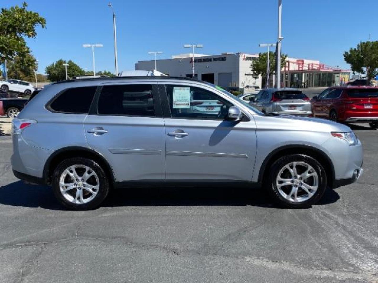 2015 SILVER Mitsubishi Outlander (JA4AD3A39FZ) with an 4-Cyl 2.4 Liter engine, Automatic CVT transmission, located at 412 Auto Vista Drive, Palmdale, 93551, (661) 945-0620, 34.592636, -118.136681 - Photo#8