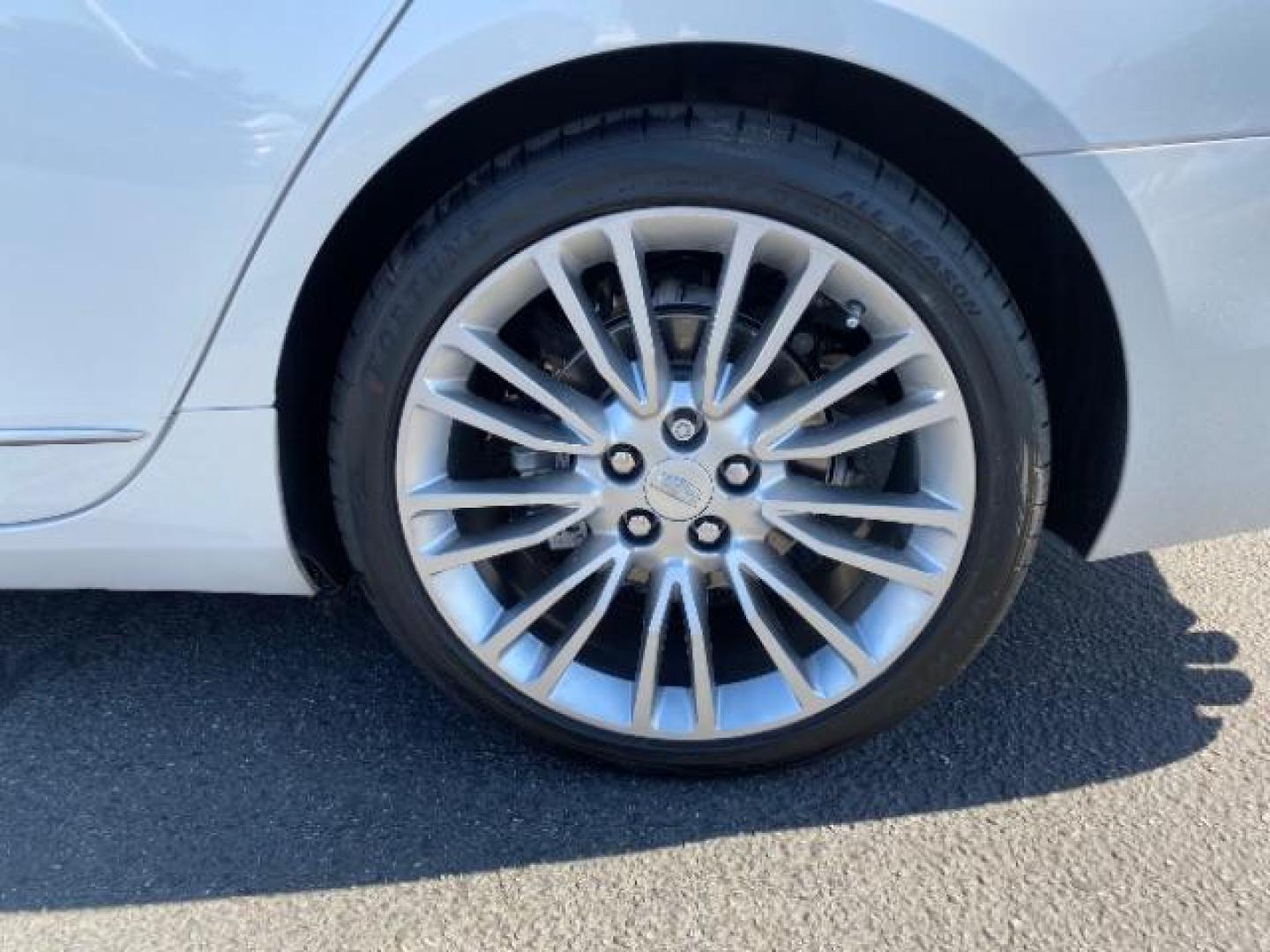 2016 WHITE Cadillac CT6 (1G6KG5R61GU) with an V6 Twin Turbo 3.0 Liter engine, Automatic 8-Spd transmission, located at 412 Auto Vista Drive, Palmdale, 93551, (661) 945-0620, 34.592636, -118.136681 - Photo#13