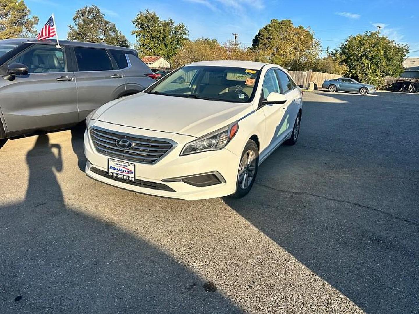 2016 WHITE Hyundai Sonata (5NPE24AF3GH) with an 4-Cyl 2.4 Liter engine, Auto 6-Spd w/Shiftronic transmission, located at 246 E Walker St., Orland, 95963, (530) 865-5800, 39.747589, -122.178398 - Photo#0