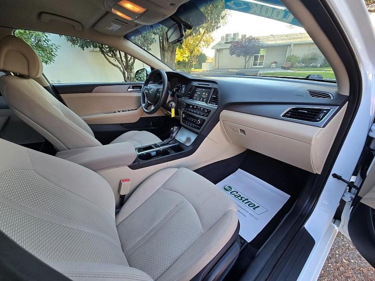 2016 WHITE Hyundai Sonata (5NPE24AF3GH) with an 4-Cyl 2.4 Liter engine, Auto 6-Spd w/Shiftronic transmission, located at 246 E Walker St., Orland, 95963, (530) 865-5800, 39.747589, -122.178398 - Photo#14