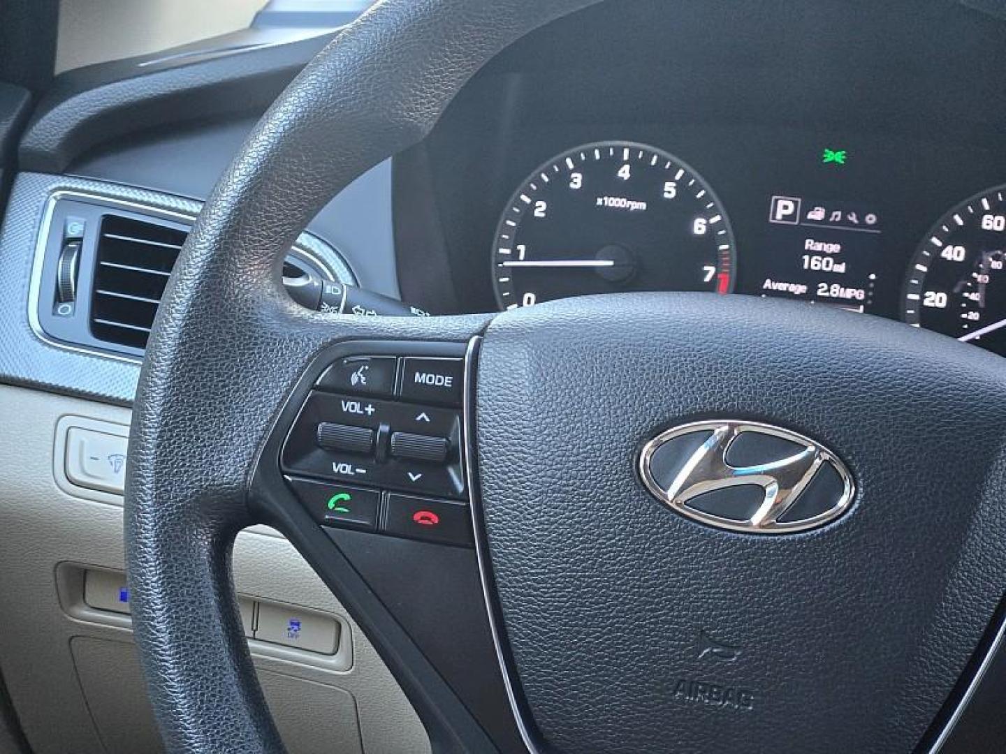 2016 WHITE Hyundai Sonata (5NPE24AF3GH) with an 4-Cyl 2.4 Liter engine, Auto 6-Spd w/Shiftronic transmission, located at 246 E Walker St., Orland, 95963, (530) 865-5800, 39.747589, -122.178398 - Photo#19