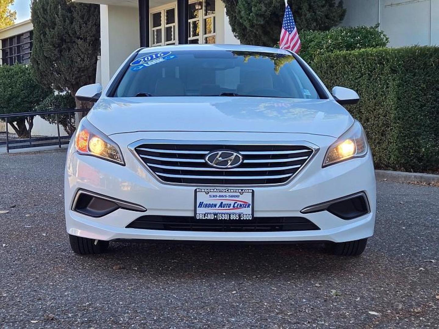 2016 WHITE Hyundai Sonata (5NPE24AF3GH) with an 4-Cyl 2.4 Liter engine, Auto 6-Spd w/Shiftronic transmission, located at 246 E Walker St., Orland, 95963, (530) 865-5800, 39.747589, -122.178398 - Photo#1