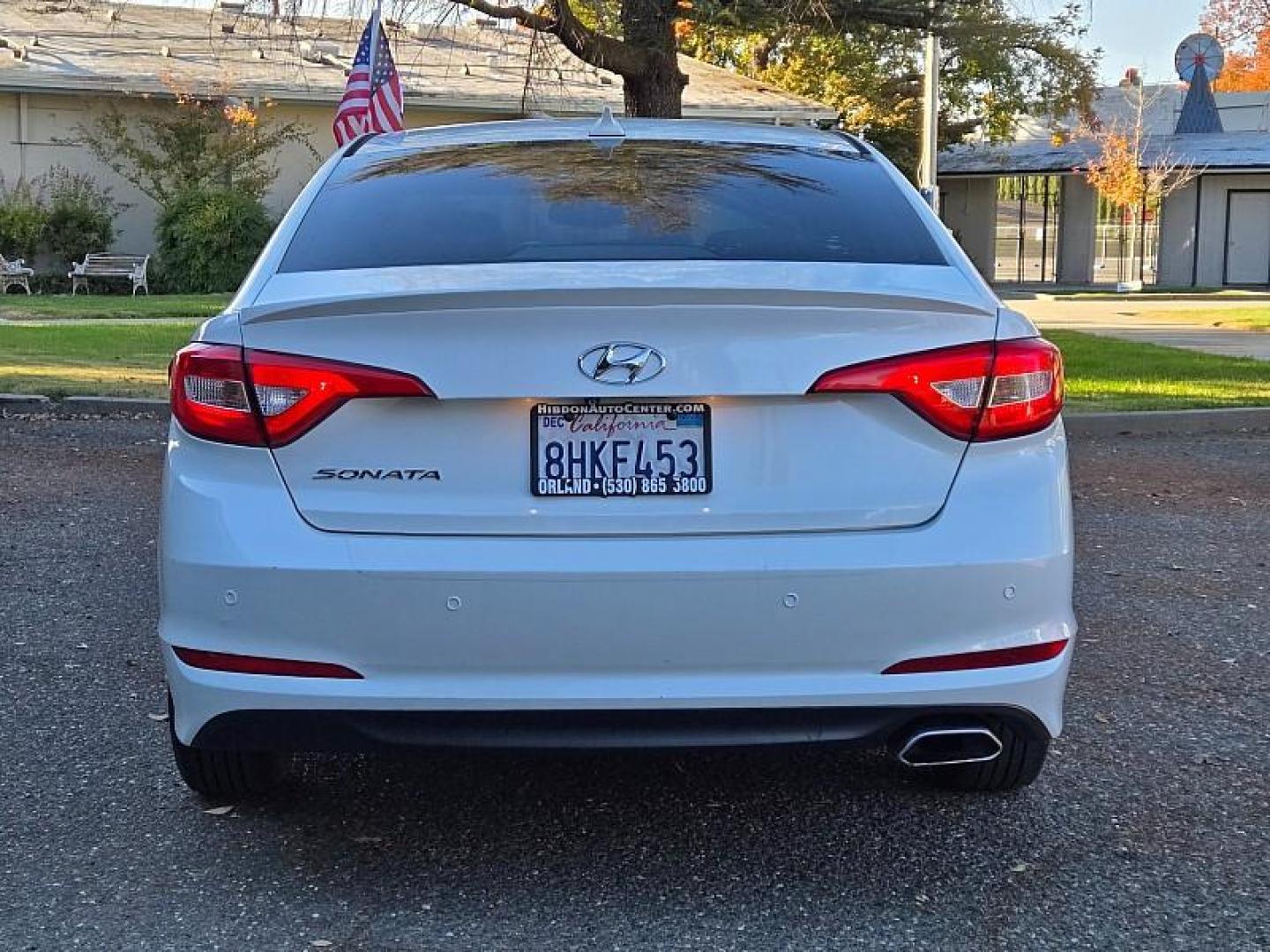 2016 WHITE Hyundai Sonata (5NPE24AF3GH) with an 4-Cyl 2.4 Liter engine, Auto 6-Spd w/Shiftronic transmission, located at 246 E Walker St., Orland, 95963, (530) 865-5800, 39.747589, -122.178398 - Photo#5