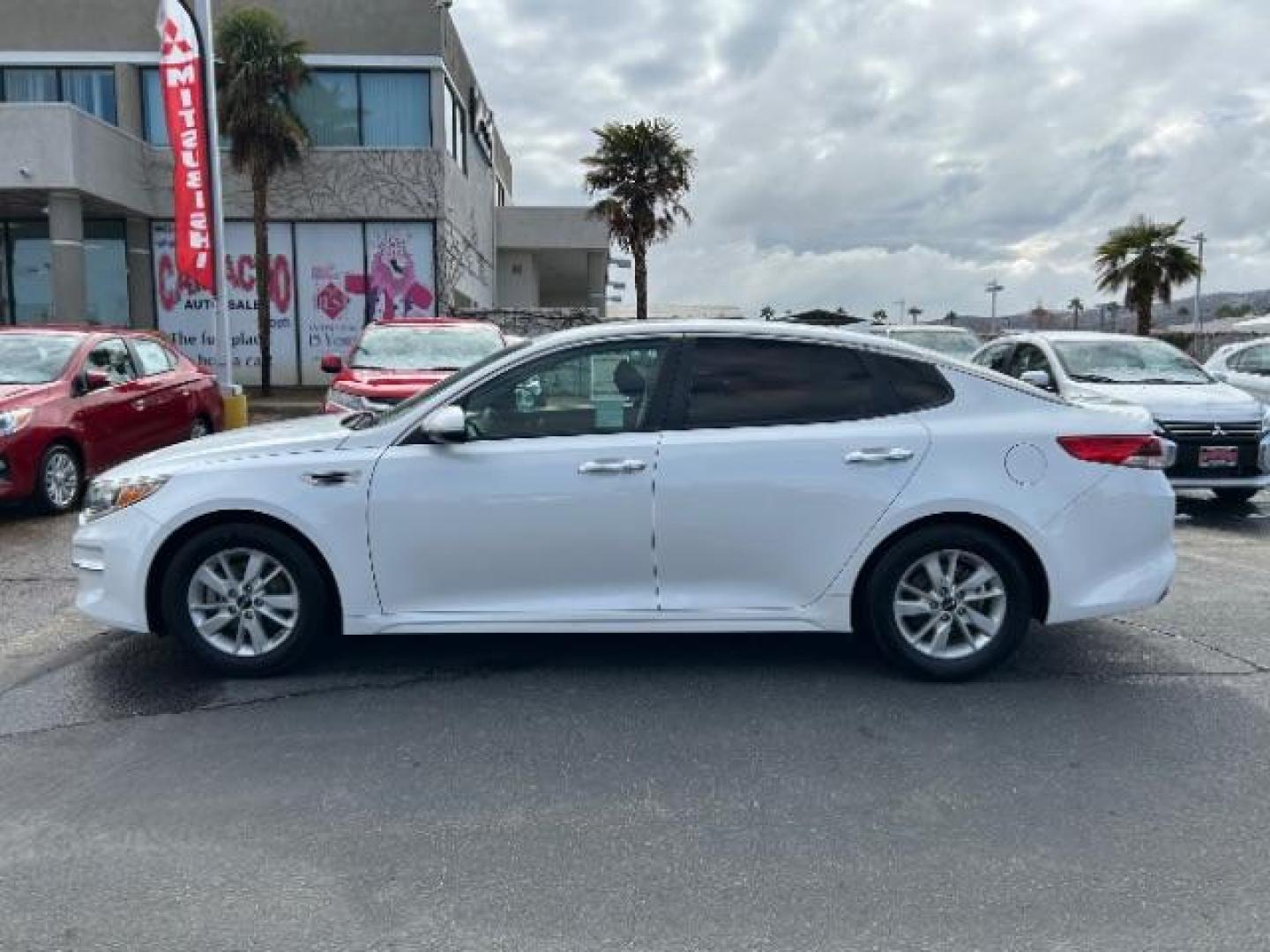 2016 WHITE Kia Optima (KNAGT4L33G5) with an 4-Cyl 2.4 Liter engine, Auto 6-Spd Sportmatic transmission, located at 412 Auto Vista Drive, Palmdale, 93551, (661) 945-0620, 34.592636, -118.136681 - Photo#3