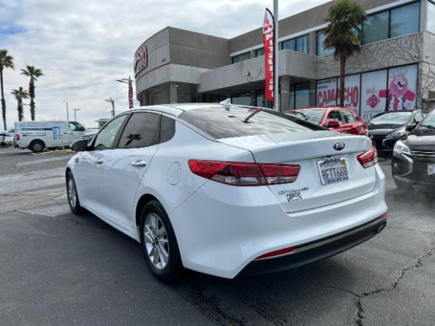 2016 WHITE Kia Optima (KNAGT4L33G5) with an 4-Cyl 2.4 Liter engine, Auto 6-Spd Sportmatic transmission, located at 412 Auto Vista Drive, Palmdale, 93551, (661) 945-0620, 34.592636, -118.136681 - Photo#4