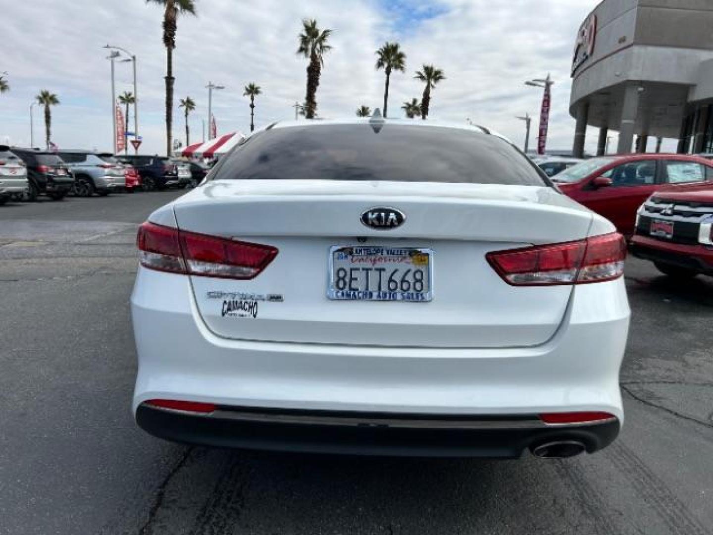 2016 WHITE Kia Optima (KNAGT4L33G5) with an 4-Cyl 2.4 Liter engine, Auto 6-Spd Sportmatic transmission, located at 412 Auto Vista Drive, Palmdale, 93551, (661) 945-0620, 34.592636, -118.136681 - Photo#5