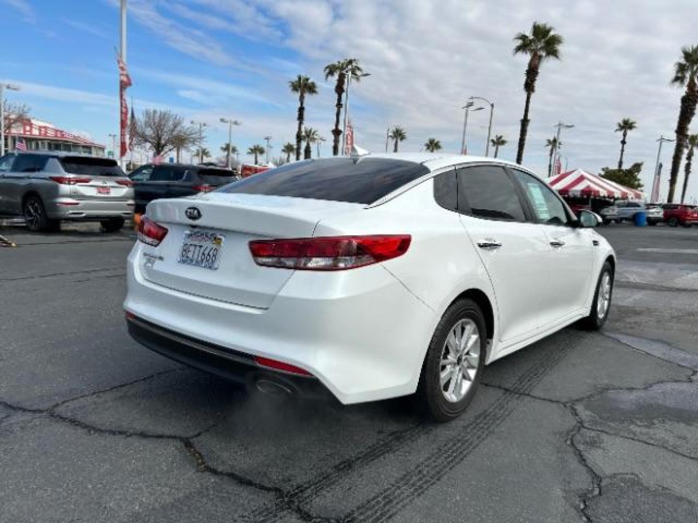 2016 WHITE Kia Optima (KNAGT4L33G5) with an 4-Cyl 2.4 Liter engine, Auto 6-Spd Sportmatic transmission, located at 412 Auto Vista Drive, Palmdale, 93551, (661) 945-0620, 34.592636, -118.136681 - Photo#6