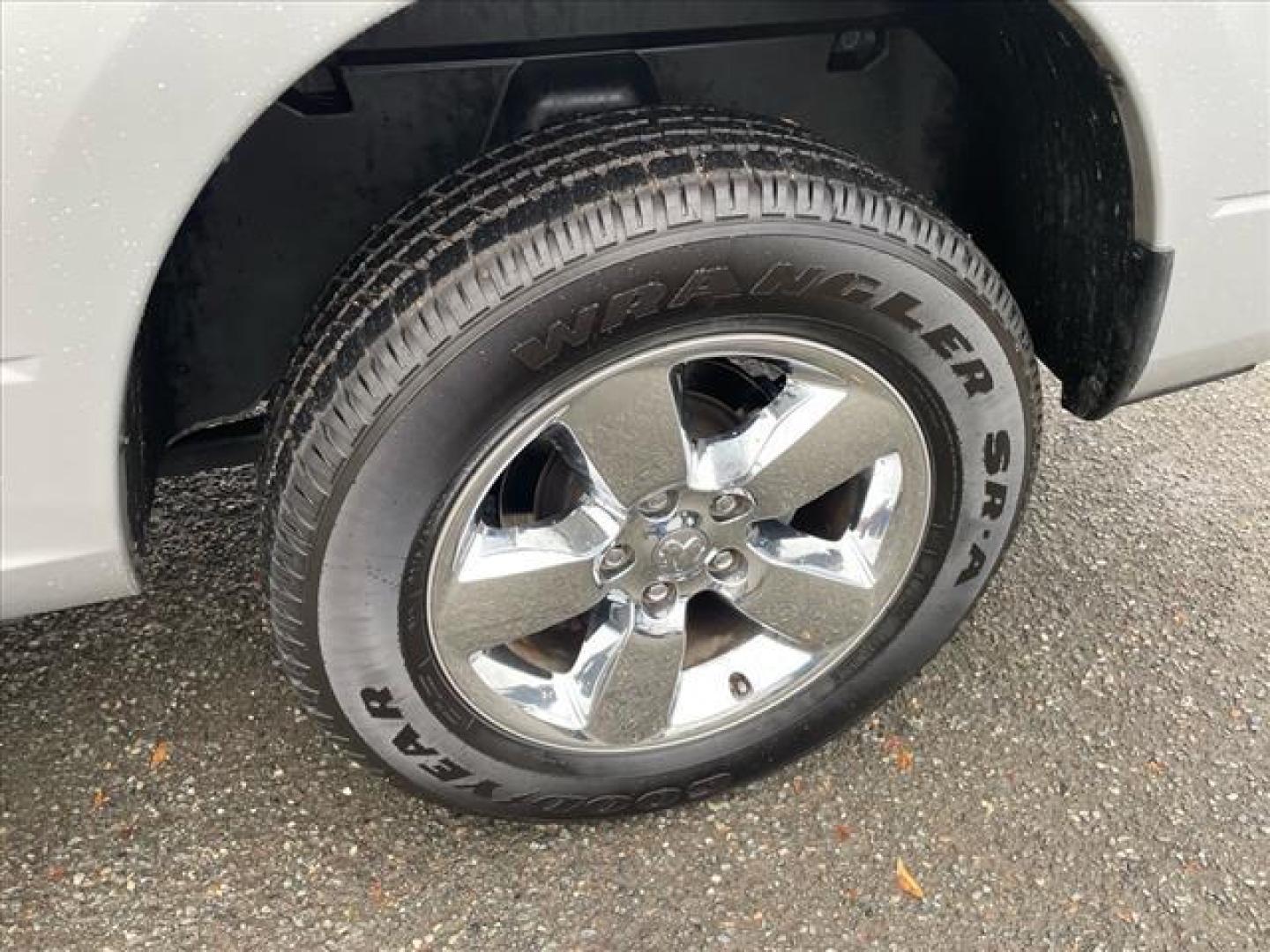 2016 Bright Silver Metallic Clear Coat RAM 1500 Big Horn (1C6RR7LM1GS) with an 3.0L EcoDiesel 3.0L Biodiesel Turbo V6 240hp 420ft. lbs. Common Rail Direct Injection engine, 8-Speed Shiftable Automatic transmission, located at 800 Riverside Ave, Roseville, CA, 95678, 916-773-4549 & Toll Free: 866-719-4393, 38.732265, -121.291039 - ECODIESEL CREW CAB 4X4 SLT BIG HORN CLEAN CARFAX - Photo#11