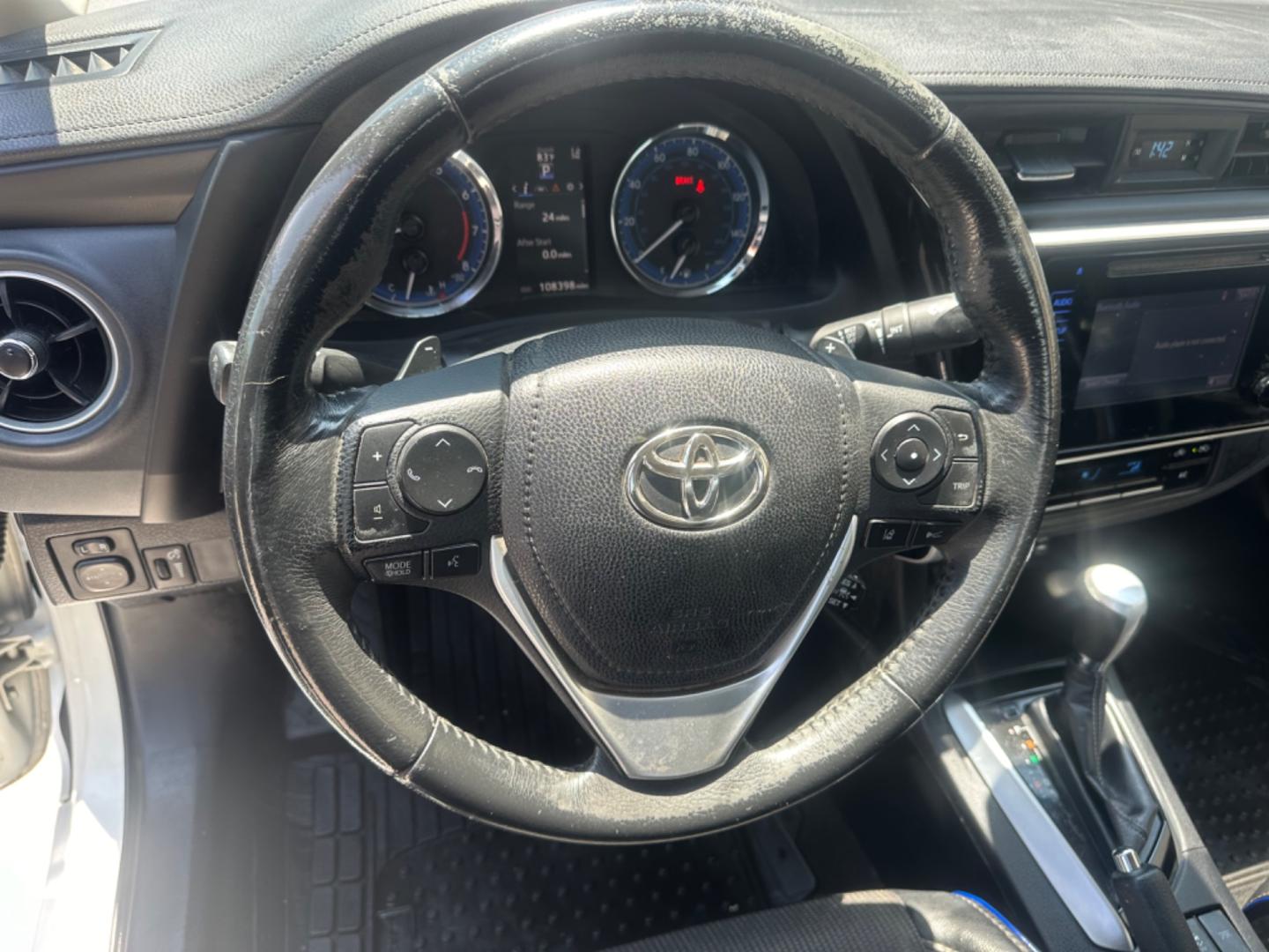 2017 WHITE /Black Toyota Corolla Cloth (2T1BURHE2HC) with an 4 Cylinder engine, Automatic transmission, located at 30 S. Berkeley Avenue, Pasadena, CA, 91107, (626) 248-7567, 34.145447, -118.109398 - Photo#17