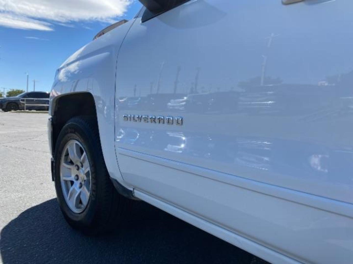 2017 WHITE Chevrolet Silverado 1500 2WD (1GCPCREC5HF) with an 8-Cyl 5.3 Liter engine, Automatic transmission, located at 412 Auto Vista Drive, Palmdale, 93551, (661) 945-0620, 34.592636, -118.136681 - Photo#10