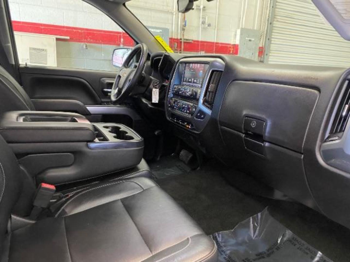 2017 WHITE Chevrolet Silverado 1500 2WD (1GCPCREC5HF) with an 8-Cyl 5.3 Liter engine, Automatic transmission, located at 412 Auto Vista Drive, Palmdale, 93551, (661) 945-0620, 34.592636, -118.136681 - Photo#27