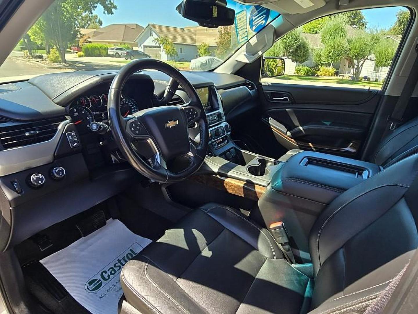 2017 SILVER Chevrolet Tahoe (1GNSKBKC0HR) with an V8 EcoTec3 5.3 Liter engine, Auto 6-Spd Overdrive transmission, located at 246 E Walker St., Orland, 95963, (530) 865-5800, 39.747589, -122.178398 - Photo#12