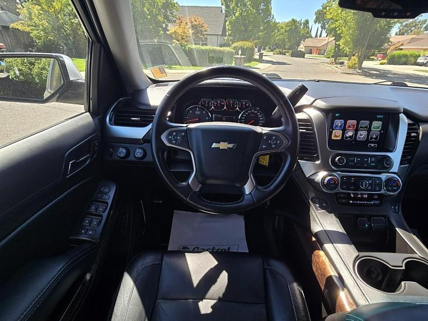 2017 SILVER Chevrolet Tahoe (1GNSKBKC0HR) with an V8 EcoTec3 5.3 Liter engine, Auto 6-Spd Overdrive transmission, located at 246 E Walker St., Orland, 95963, (530) 865-5800, 39.747589, -122.178398 - Photo#23