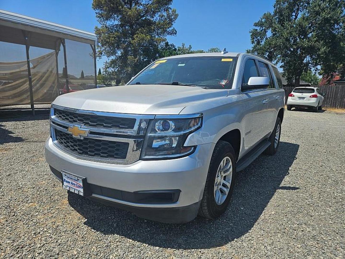 2017 SILVER Chevrolet Tahoe (1GNSKBKC0HR) with an V8 EcoTec3 5.3 Liter engine, Auto 6-Spd Overdrive transmission, located at 246 E Walker St., Orland, 95963, (530) 865-5800, 39.747589, -122.178398 - Photo#2