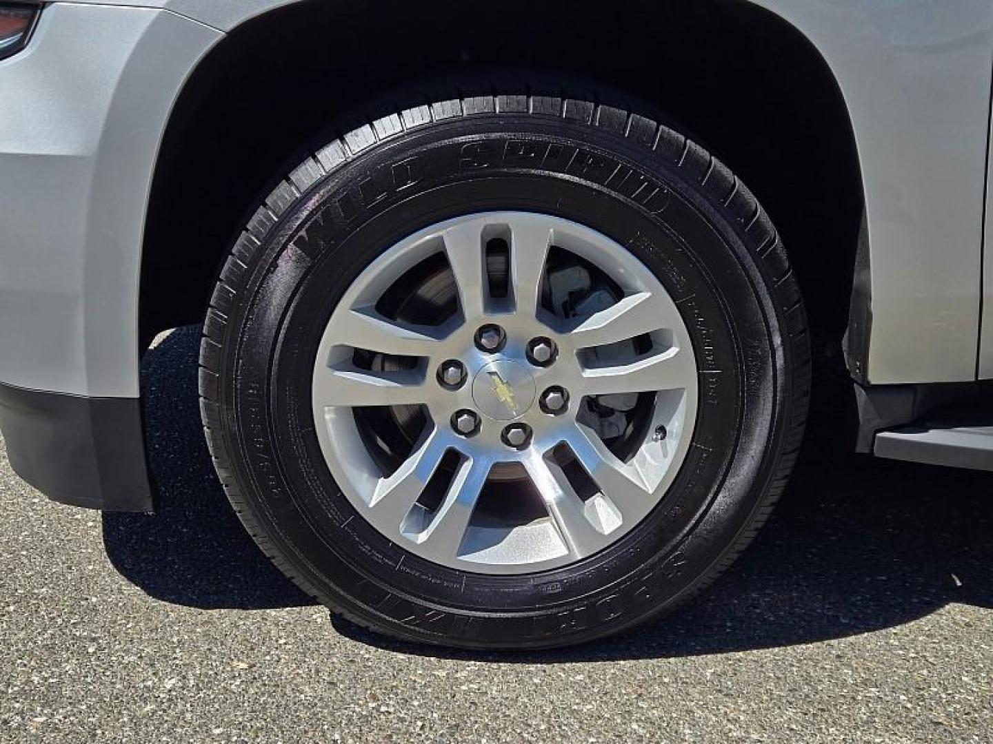 2017 SILVER Chevrolet Tahoe (1GNSKBKC0HR) with an V8 EcoTec3 5.3 Liter engine, Auto 6-Spd Overdrive transmission, located at 246 E Walker St., Orland, 95963, (530) 865-5800, 39.747589, -122.178398 - Photo#31