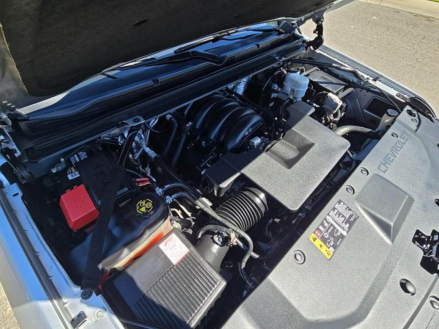 2017 SILVER Chevrolet Tahoe (1GNSKBKC0HR) with an V8 EcoTec3 5.3 Liter engine, Auto 6-Spd Overdrive transmission, located at 246 E Walker St., Orland, 95963, (530) 865-5800, 39.747589, -122.178398 - Photo#33