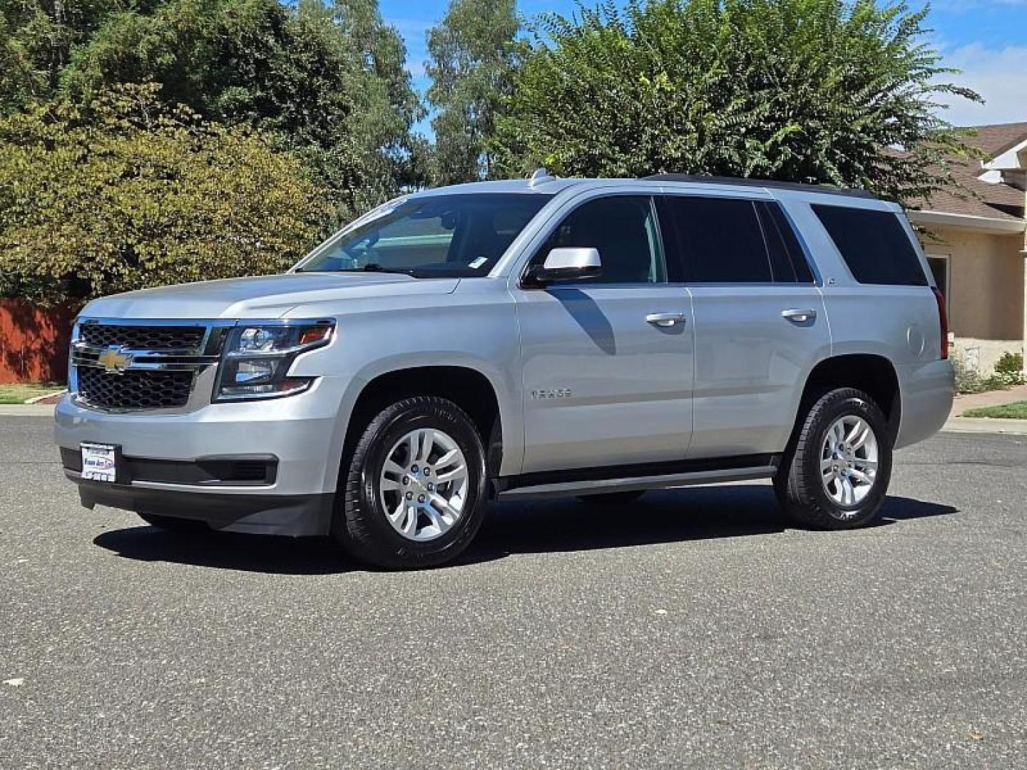 2017 SILVER Chevrolet Tahoe (1GNSKBKC0HR) with an V8 EcoTec3 5.3 Liter engine, Auto 6-Spd Overdrive transmission, located at 246 E Walker St., Orland, 95963, (530) 865-5800, 39.747589, -122.178398 - Photo#4