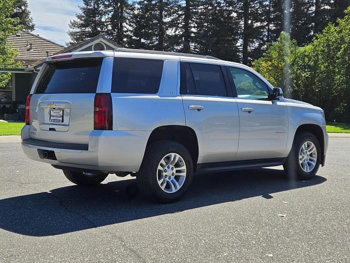 2017 SILVER Chevrolet Tahoe (1GNSKBKC0HR) with an V8 EcoTec3 5.3 Liter engine, Auto 6-Spd Overdrive transmission, located at 246 E Walker St., Orland, 95963, (530) 865-5800, 39.747589, -122.178398 - Photo#8