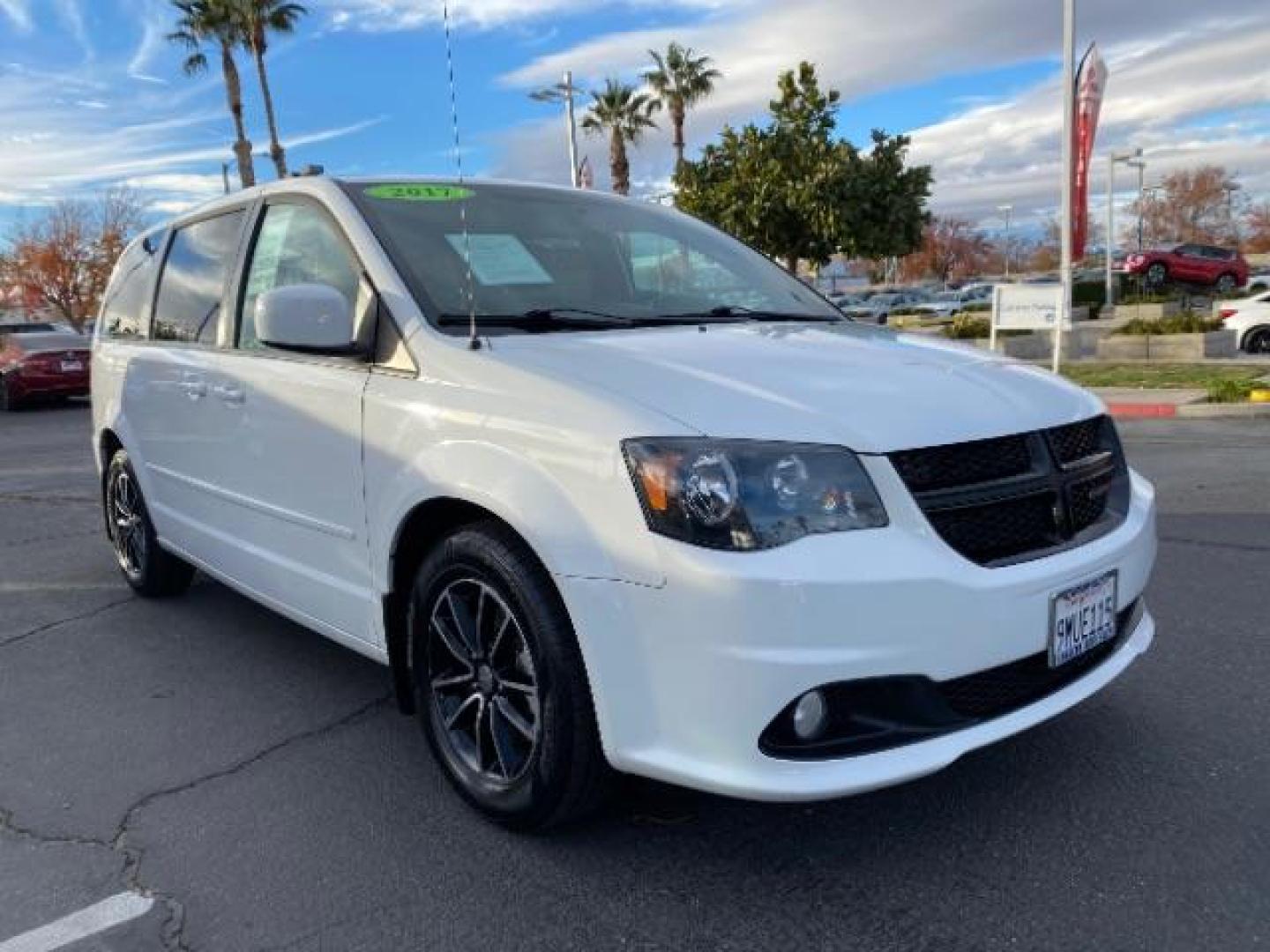 2017 WHITE Dodge Grand Caravan (2C4RDGCG5HR) with an V6 Flex Fuel 3.6 Liter engine, Automatic 6-Spd transmission, located at 412 Auto Vista Drive, Palmdale, 93551, (661) 945-0620, 34.592636, -118.136681 - Photo#2