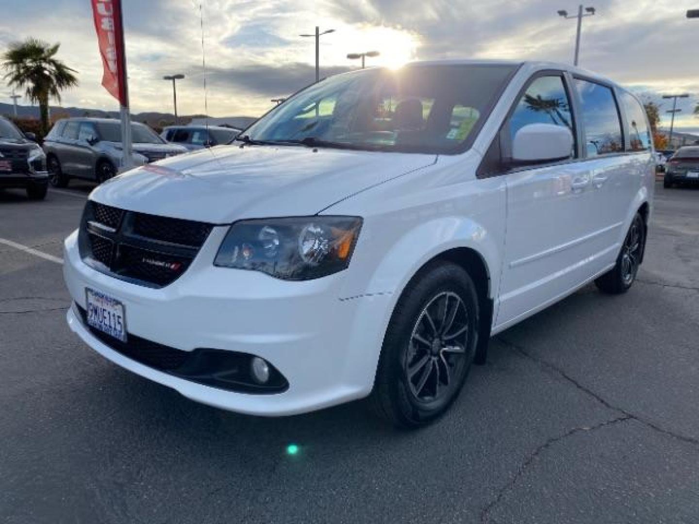 2017 WHITE Dodge Grand Caravan (2C4RDGCG5HR) with an V6 Flex Fuel 3.6 Liter engine, Automatic 6-Spd transmission, located at 412 Auto Vista Drive, Palmdale, 93551, (661) 945-0620, 34.592636, -118.136681 - Photo#4