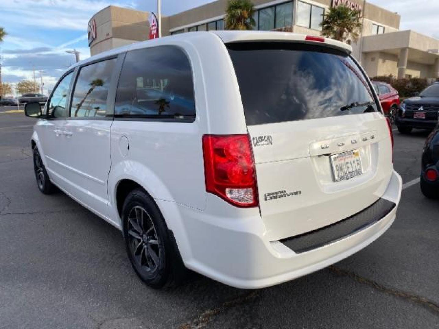 2017 WHITE Dodge Grand Caravan (2C4RDGCG5HR) with an V6 Flex Fuel 3.6 Liter engine, Automatic 6-Spd transmission, located at 412 Auto Vista Drive, Palmdale, 93551, (661) 945-0620, 34.592636, -118.136681 - Photo#6