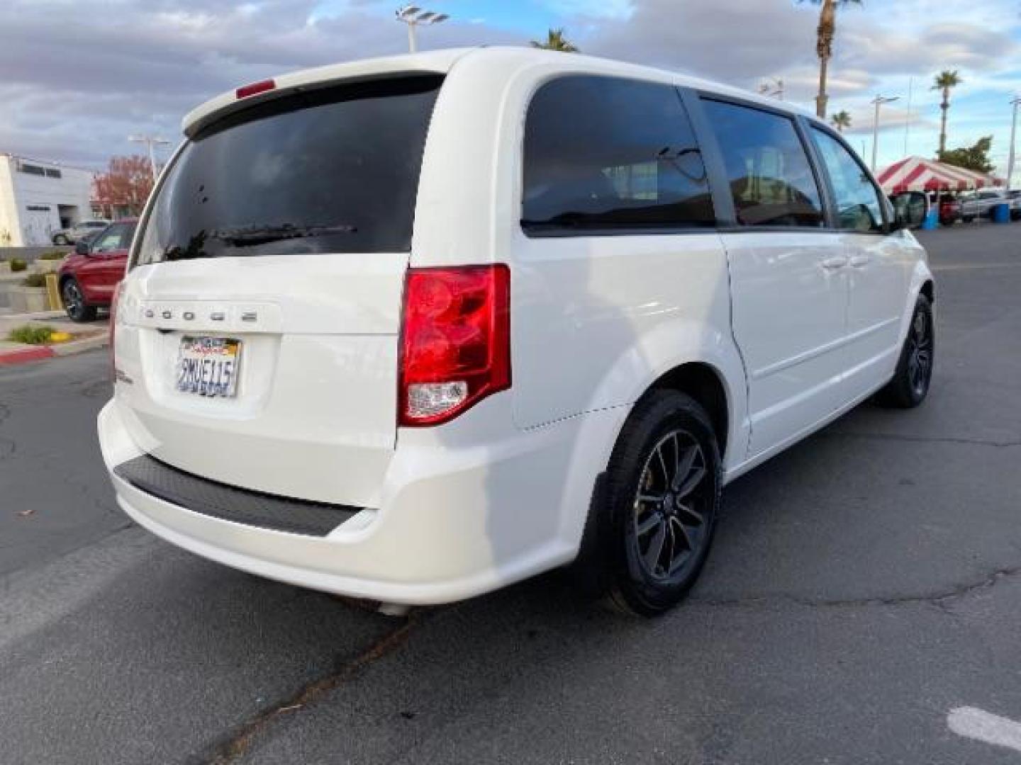 2017 WHITE Dodge Grand Caravan (2C4RDGCG5HR) with an V6 Flex Fuel 3.6 Liter engine, Automatic 6-Spd transmission, located at 412 Auto Vista Drive, Palmdale, 93551, (661) 945-0620, 34.592636, -118.136681 - Photo#8