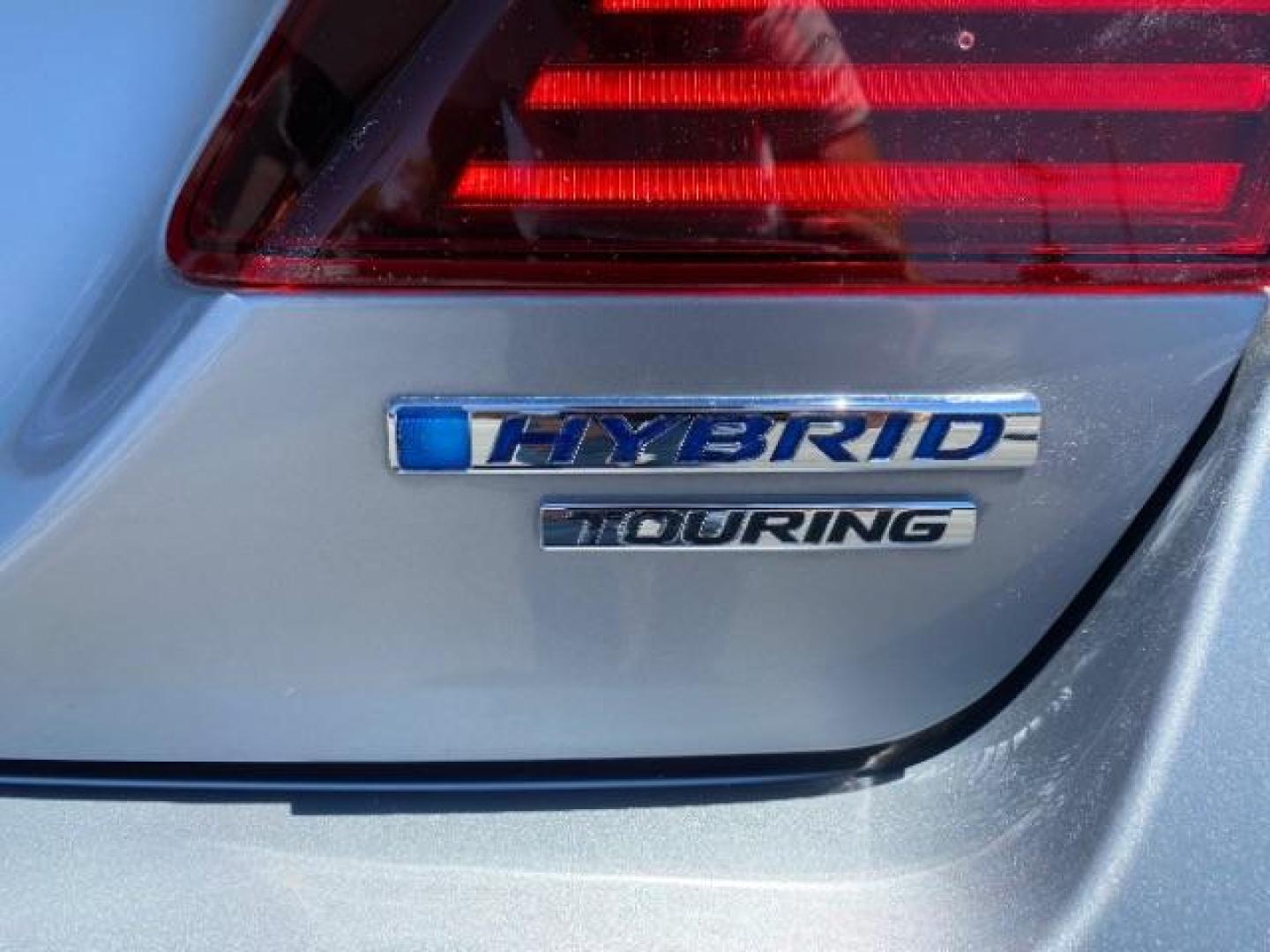 2017 SILVER Honda Accord Hybrid (JHMCR6F71HC) with an 4-Cyl Hybrid VTEC 2.0L engine, Automatic CVT transmission, located at 412 Auto Vista Drive, Palmdale, 93551, (661) 945-0620, 34.592636, -118.136681 - Photo#15