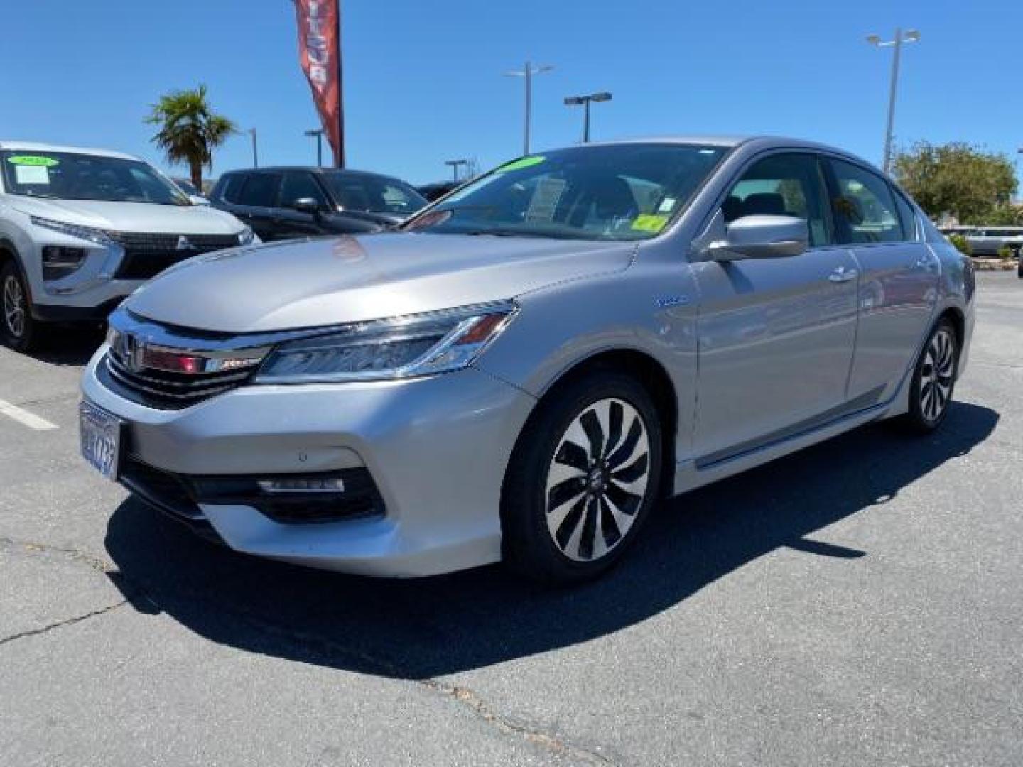 2017 SILVER Honda Accord Hybrid (JHMCR6F71HC) with an 4-Cyl Hybrid VTEC 2.0L engine, Automatic CVT transmission, located at 412 Auto Vista Drive, Palmdale, 93551, (661) 945-0620, 34.592636, -118.136681 - Photo#3