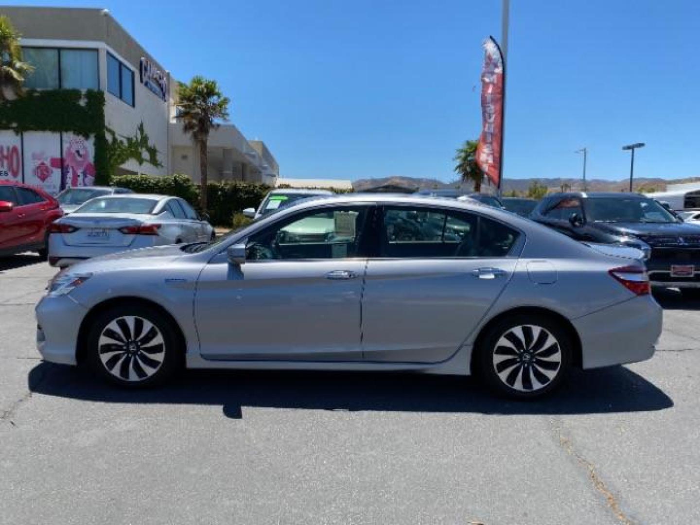 2017 SILVER Honda Accord Hybrid (JHMCR6F71HC) with an 4-Cyl Hybrid VTEC 2.0L engine, Automatic CVT transmission, located at 412 Auto Vista Drive, Palmdale, 93551, (661) 945-0620, 34.592636, -118.136681 - Photo#4