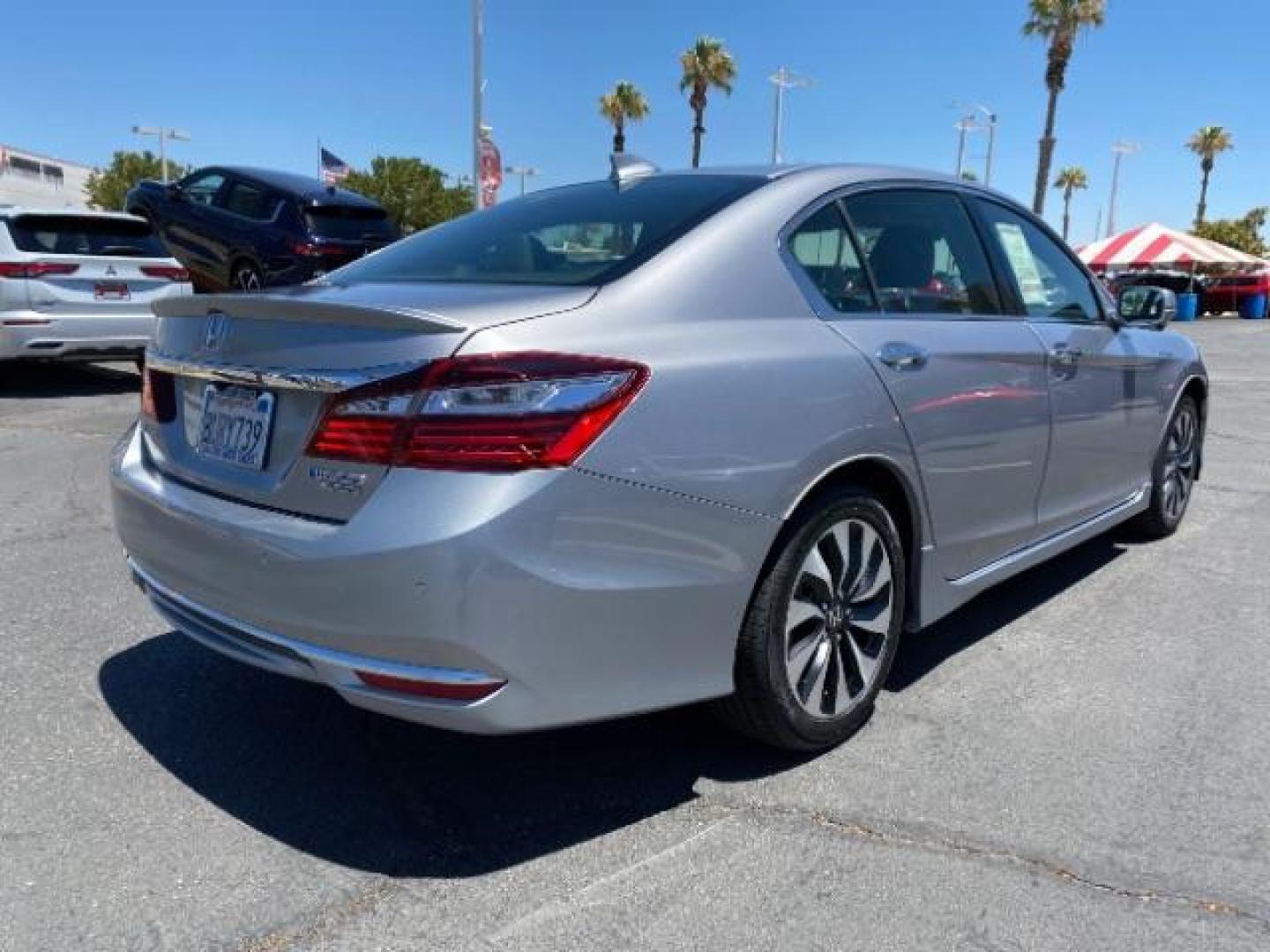 2017 SILVER Honda Accord Hybrid (JHMCR6F71HC) with an 4-Cyl Hybrid VTEC 2.0L engine, Automatic CVT transmission, located at 412 Auto Vista Drive, Palmdale, 93551, (661) 945-0620, 34.592636, -118.136681 - Photo#7