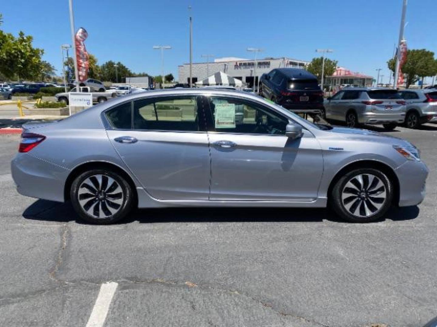 2017 SILVER Honda Accord Hybrid (JHMCR6F71HC) with an 4-Cyl Hybrid VTEC 2.0L engine, Automatic CVT transmission, located at 412 Auto Vista Drive, Palmdale, 93551, (661) 945-0620, 34.592636, -118.136681 - Photo#8