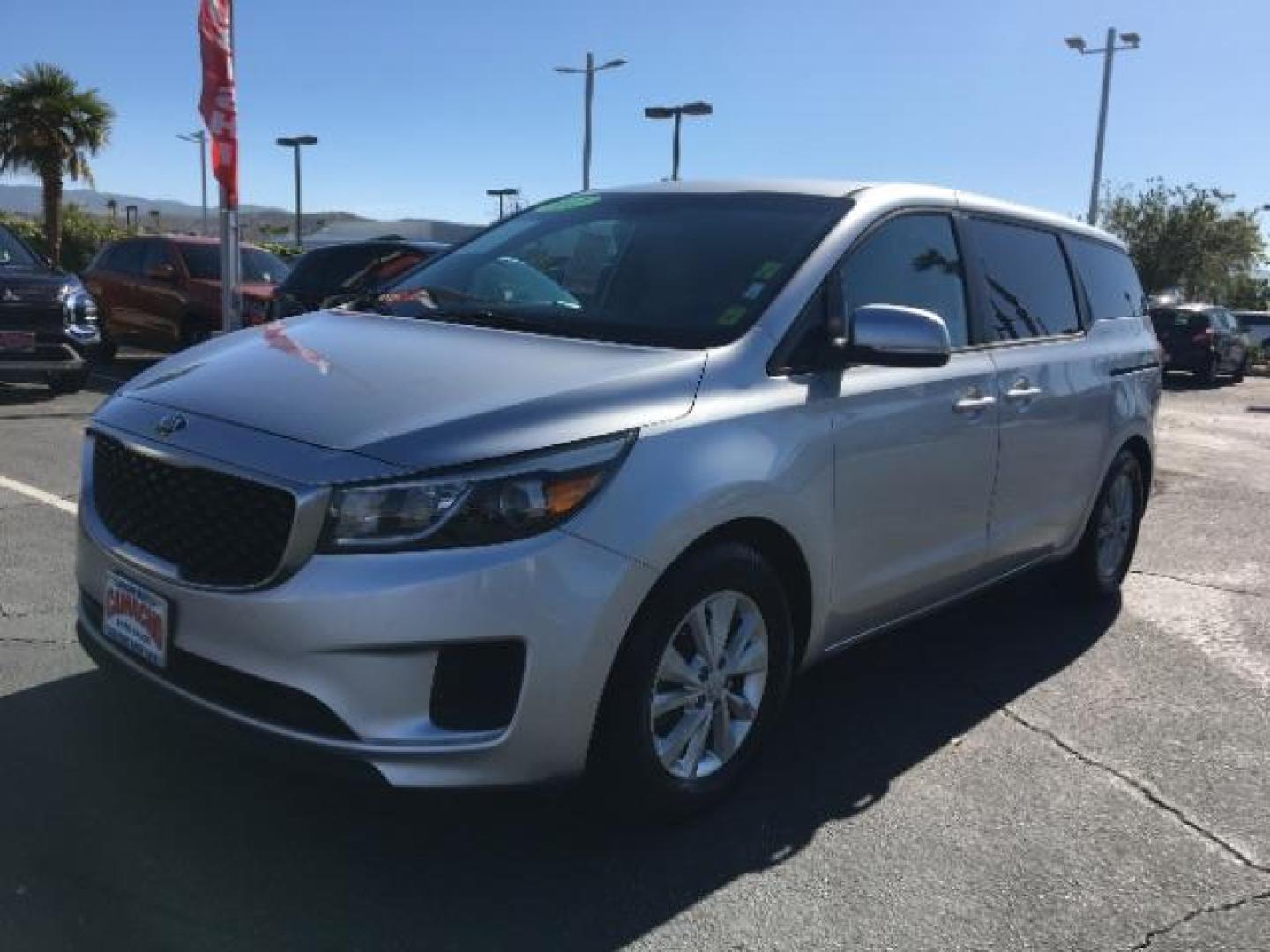 2017 SILVER Kia Sedona (KNDMB5C16H6) with an V6 3.3 Liter engine, Auto 6-Spd OD Sportmatic transmission, located at 412 Auto Vista Drive, Palmdale, 93551, (661) 945-0620, 34.592636, -118.136681 - Photo#3