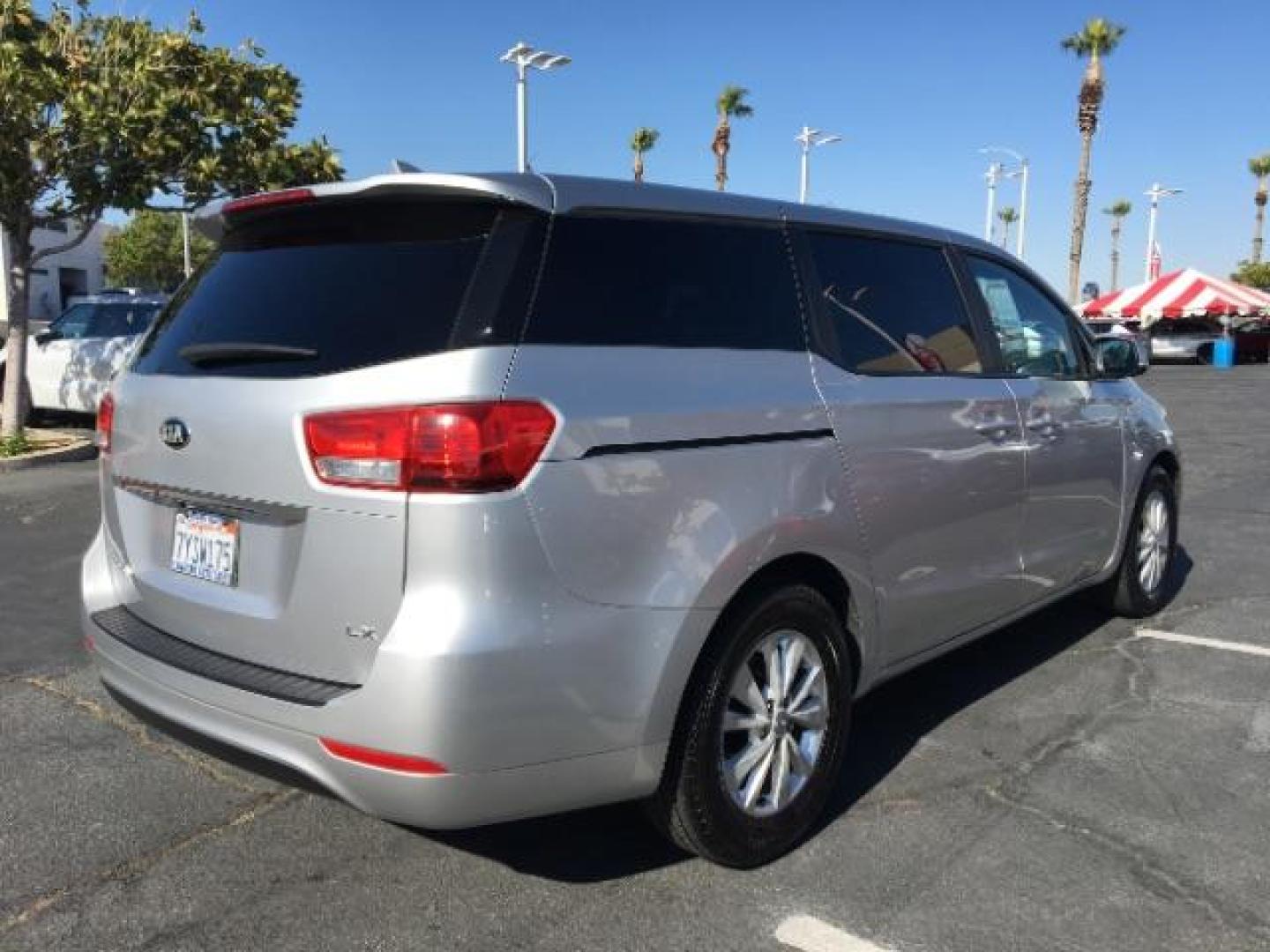 2017 SILVER Kia Sedona (KNDMB5C16H6) with an V6 3.3 Liter engine, Auto 6-Spd OD Sportmatic transmission, located at 412 Auto Vista Drive, Palmdale, 93551, (661) 945-0620, 34.592636, -118.136681 - Photo#7