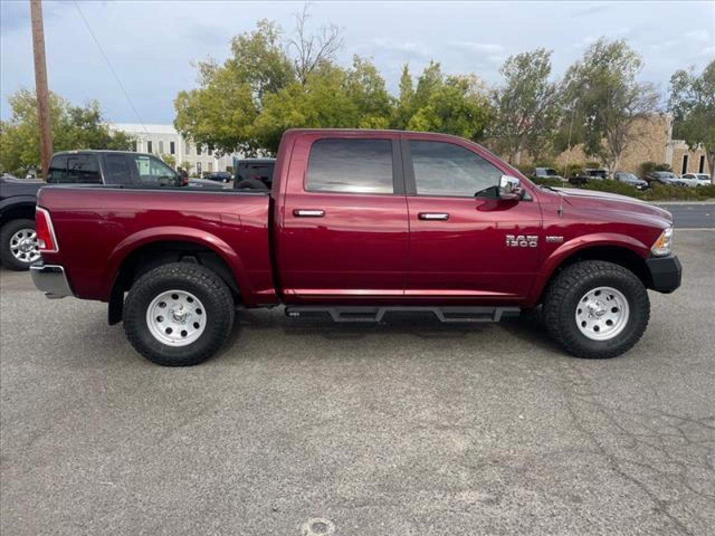 2017 Delmonico Red Pearl Coat RAM 1500 Laramie (1C6RR7NT6HS) with an 5.7L HEMI 5.7L V8 395hp 410ft. lbs. Sequential Multiport Fuel Injection engine, 8-Speed Shiftable Automatic transmission, located at 800 Riverside Ave, Roseville, CA, 95678, 916-773-4549 & Toll Free: 866-719-4393, 38.732265, -121.291039 - 4X4 CREW CAB LARAMIE 5.7 HEMI V8 CLEAN CARFAX - Photo#5