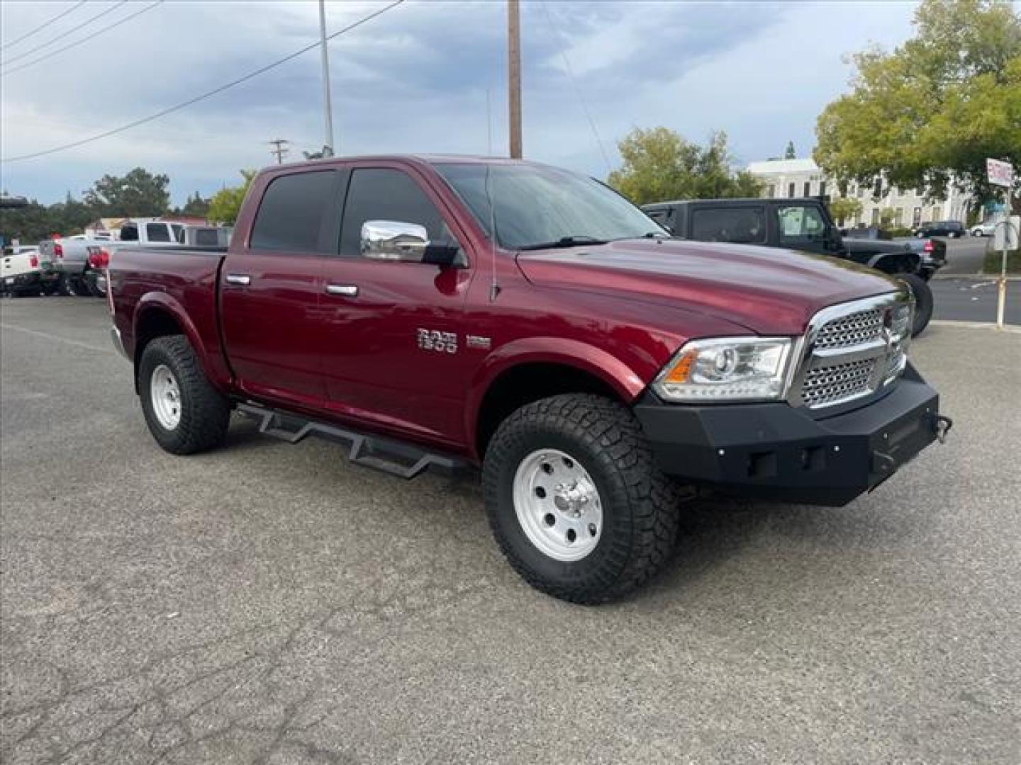 2017 Delmonico Red Pearl Coat RAM 1500 Laramie (1C6RR7NT6HS) with an 5.7L HEMI 5.7L V8 395hp 410ft. lbs. Sequential Multiport Fuel Injection engine, 8-Speed Shiftable Automatic transmission, located at 800 Riverside Ave, Roseville, CA, 95678, 916-773-4549 & Toll Free: 866-719-4393, 38.732265, -121.291039 - 4X4 CREW CAB LARAMIE 5.7 HEMI V8 CLEAN CARFAX - Photo#6