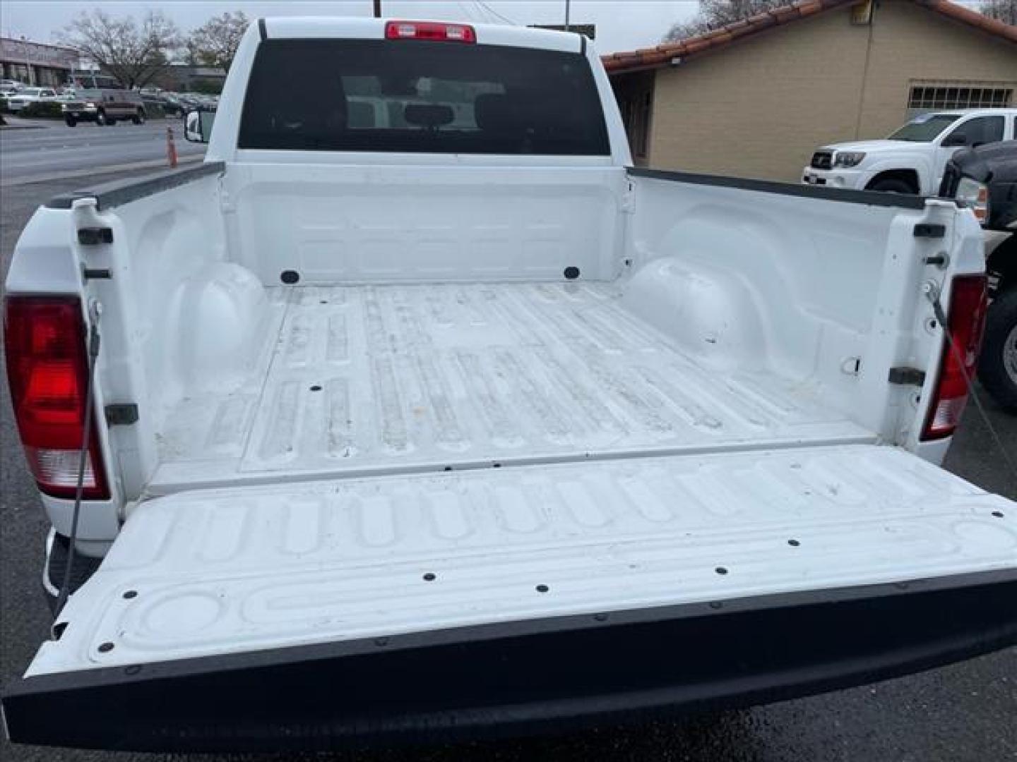 2017 Bright White Clear Coat RAM 2500 Tradesman (3C6UR4CJ9HG) with an 6.4L HEMI 6.4L V8 410hp 429ft. lbs. Sequential Multiport Fuel Injection engine, 6-Speed Shiftable Automatic transmission, located at 800 Riverside Ave, Roseville, CA, 95678, 916-773-4549 & Toll Free: 866-719-4393, 38.732265, -121.291039 - CREW CAB TRADESMAN 6.4 HEMI V8 ONE OWNER - Photo#9