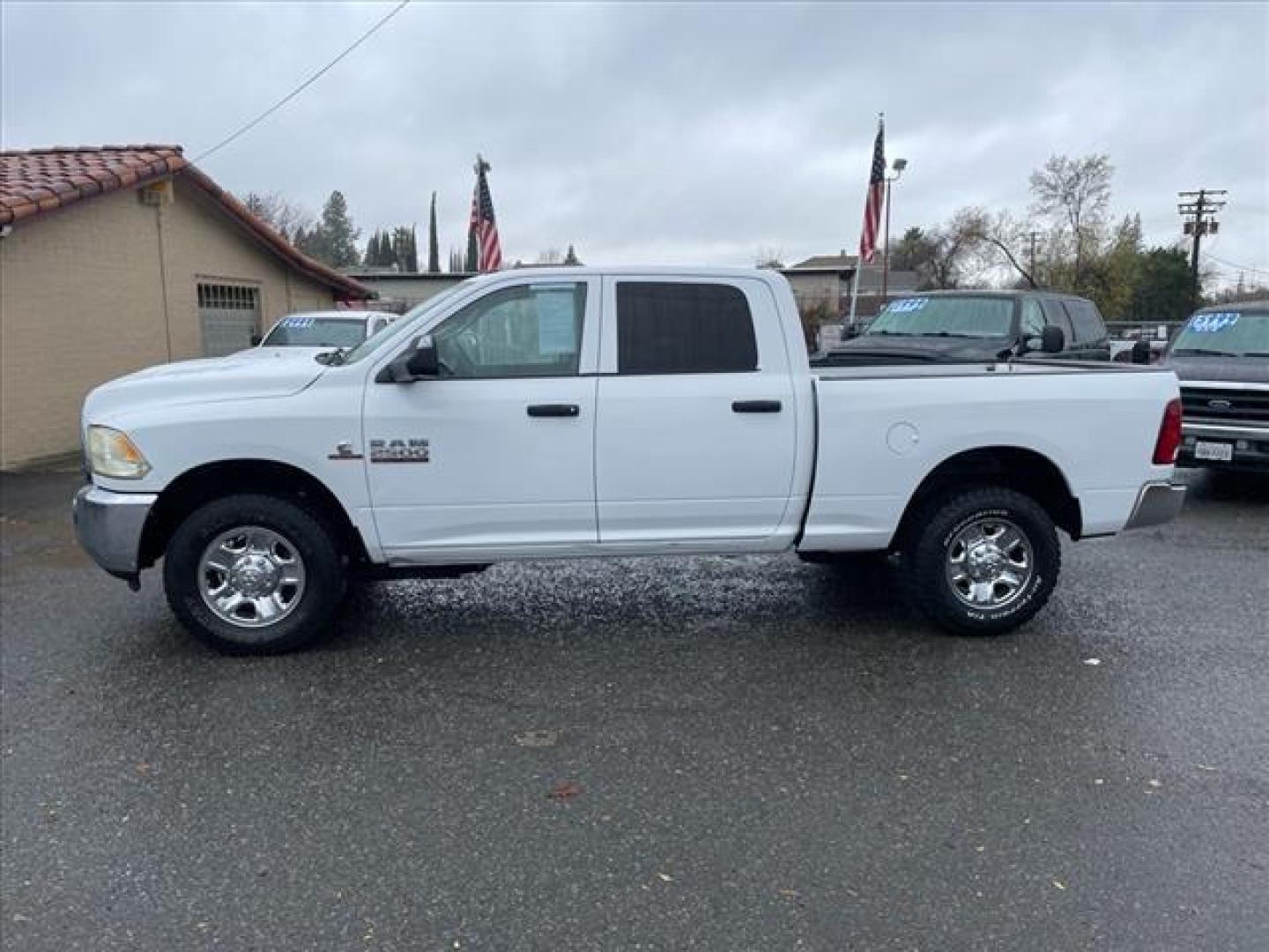 2017 Bright White Clear Coat RAM 2500 Tradesman (3C6UR4CJ9HG) with an 6.4L HEMI 6.4L V8 410hp 429ft. lbs. Sequential Multiport Fuel Injection engine, 6-Speed Shiftable Automatic transmission, located at 800 Riverside Ave, Roseville, CA, 95678, 916-773-4549 & Toll Free: 866-719-4393, 38.732265, -121.291039 - CREW CAB TRADESMAN 6.4 HEMI V8 ONE OWNER - Photo#5