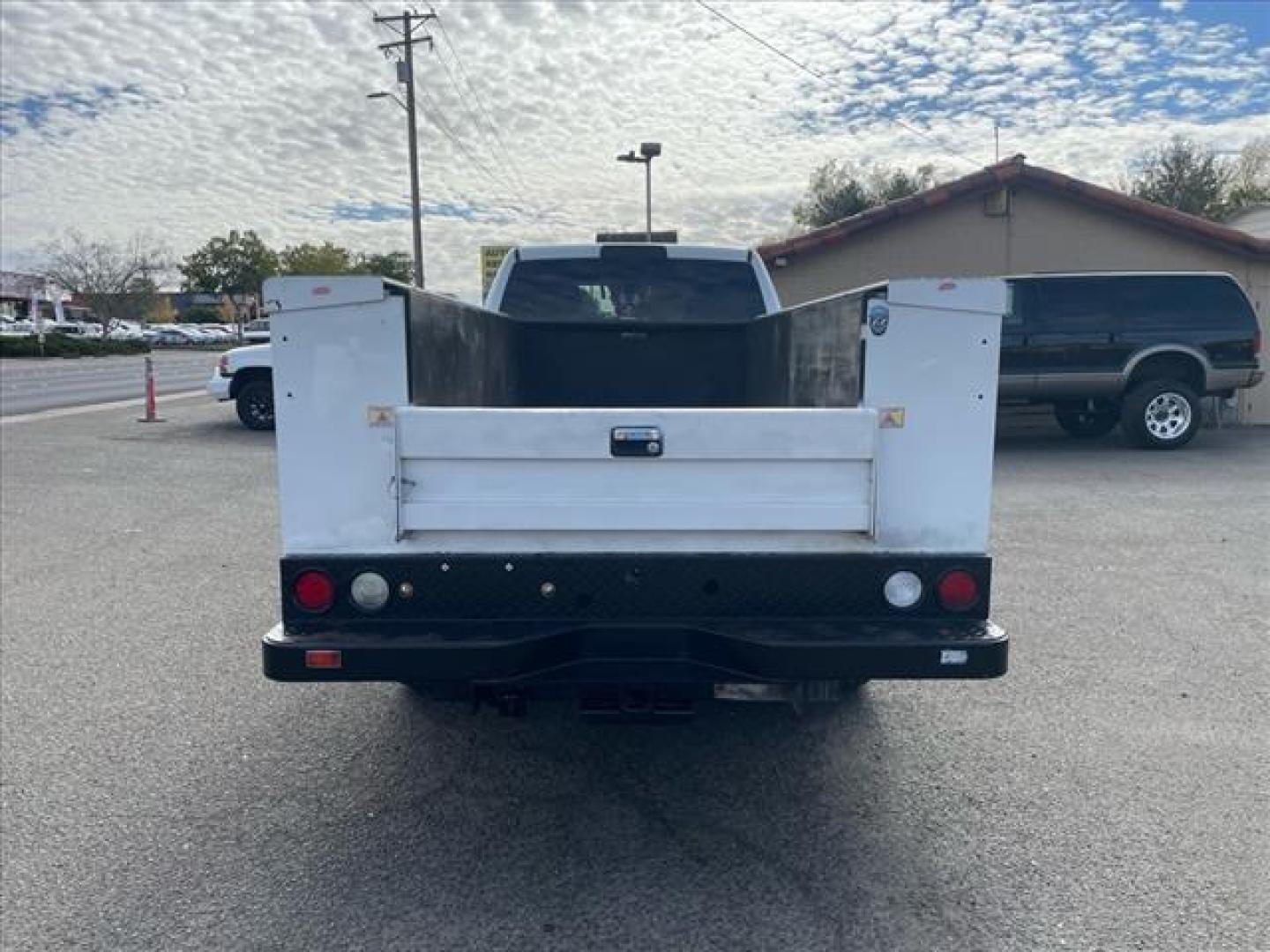 2017 Bright White Clear Coat RAM 3500 Tradesman (3C7WR8CJ1HG) with an 6.4L HEMI 6.4L V8 410hp 429ft. lbs. Sequential Multiport Fuel Injection engine, 6-Speed Shiftable Automatic transmission, located at 800 Riverside Ave, Roseville, CA, 95678, 916-773-4549 & Toll Free: 866-719-4393, 38.732265, -121.291039 - CREW CAB TRADESMAN 6.4 HEMI UTILITY BED SERVICE RECORDS ON CLEAN CARFAX - Photo#3