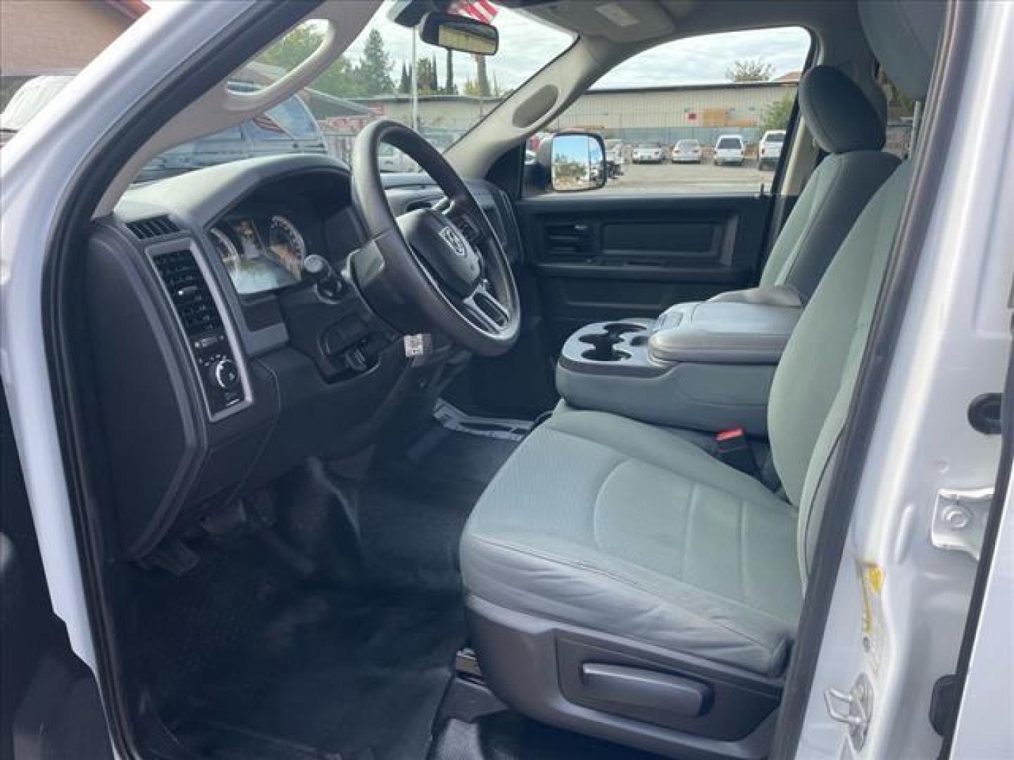 2017 Bright White Clear Coat RAM 3500 Tradesman (3C7WR8CJ1HG) with an 6.4L HEMI 6.4L V8 410hp 429ft. lbs. Sequential Multiport Fuel Injection engine, 6-Speed Shiftable Automatic transmission, located at 800 Riverside Ave, Roseville, CA, 95678, 916-773-4549 & Toll Free: 866-719-4393, 38.732265, -121.291039 - CREW CAB TRADESMAN 6.4 HEMI UTILITY BED SERVICE RECORDS ON CLEAN CARFAX - Photo#8