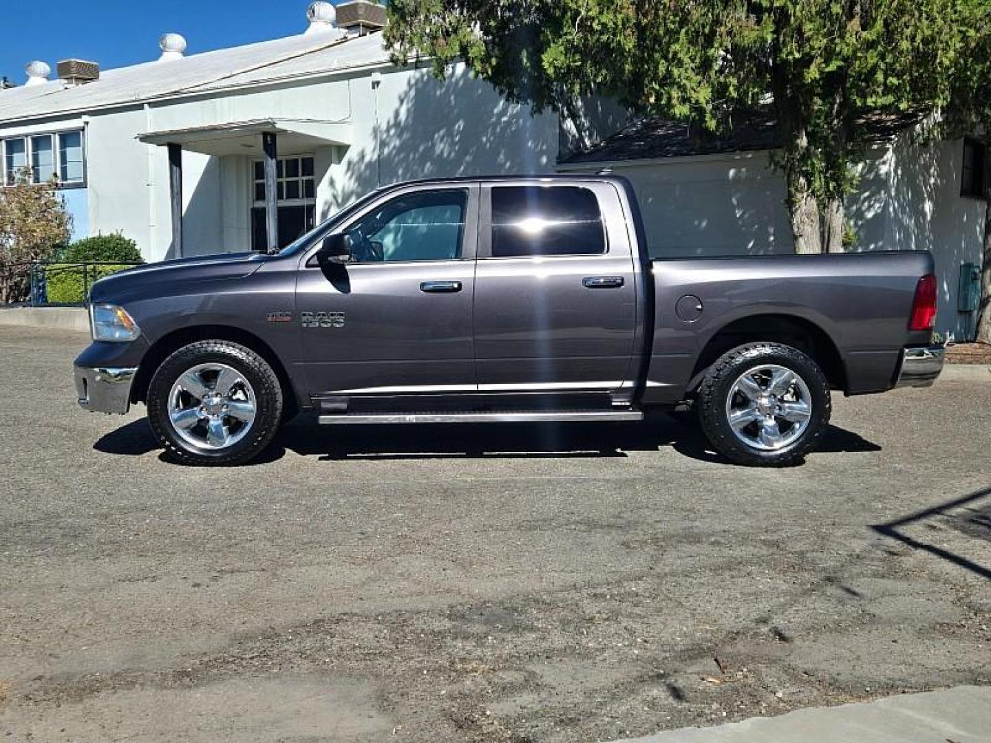 2017 GRAY Ram 1500 4WD (1C6RR7LT3HS) with an V8 HEMI 5.7 Liter engine, Automatic 8-Spd transmission, located at 246 E Walker St., Orland, 95963, (530) 865-5800, 39.747589, -122.178398 - Photo#3