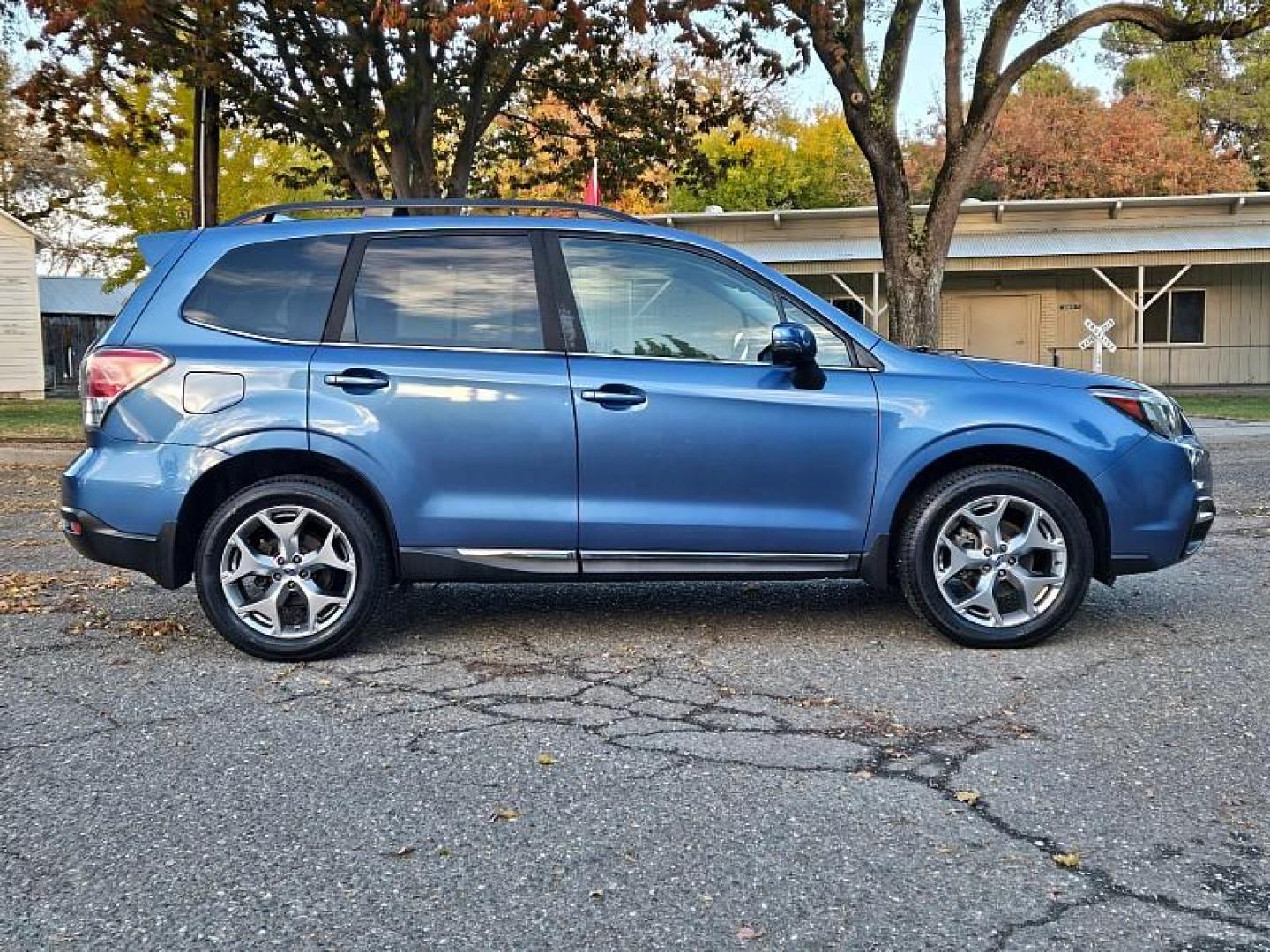 2017 BLUE Subaru Forester (JF2SJAWC2HH) with an 4-Cyl PZEV 2.5 Liter engine, Auto CVT Lineartronic transmission, located at 246 E Walker St., Orland, 95963, (530) 865-5800, 39.747589, -122.178398 - Photo#8