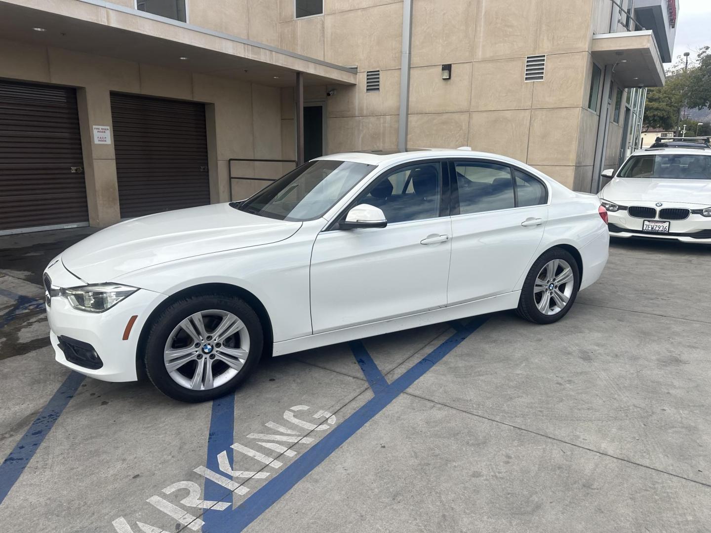 2018 Alpine White /Black BMW 3-Series 330i SULEV Sedan (WBA8B9C56JA) with an 3.0L L6 DOHC 24V engine, 8A transmission, located at 30 S. Berkeley Avenue, Pasadena, CA, 91107, (626) 248-7567, 34.145447, -118.109398 - The 2018 BMW 3-Series 330i SULEV Sedan embodies luxury, performance, and environmental responsibility. Under the hood, it boasts a 2.0L TwinPower Turbo inline-4 engine, generating an impressive 248 horsepower and 258 lb-ft of torque. This powertrain ensures swift acceleration and a responsive drivin - Photo#3