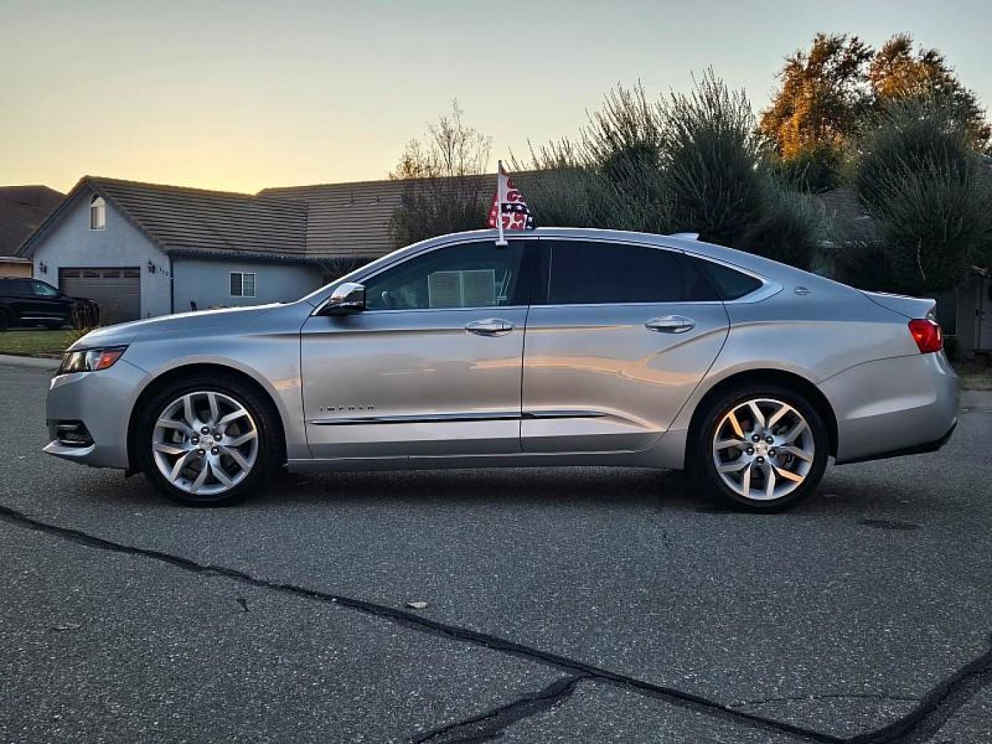 2018 SILVER Chevrolet Impala (2G1125S31J9) with an V6 Flex Fuel 3.6 Liter engine, Auto 6-Spd Overdrive transmission, located at 246 E Walker St., Orland, 95963, (530) 865-5800, 39.747589, -122.178398 - Photo#4