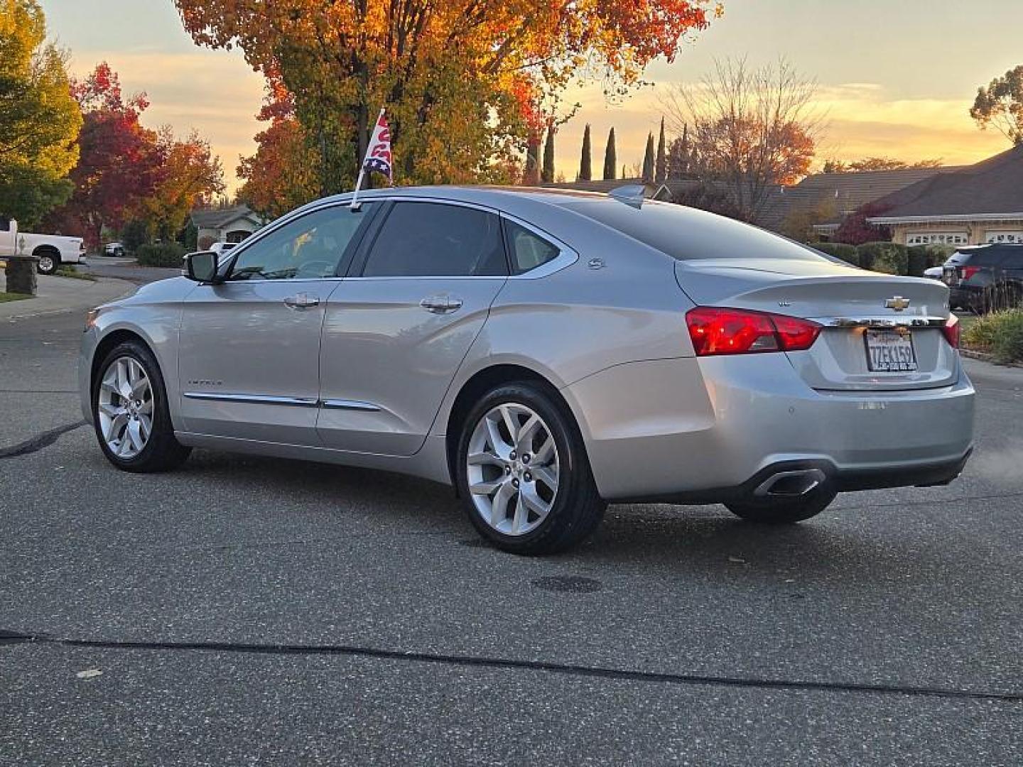 2018 SILVER Chevrolet Impala (2G1125S31J9) with an V6 Flex Fuel 3.6 Liter engine, Auto 6-Spd Overdrive transmission, located at 246 E Walker St., Orland, 95963, (530) 865-5800, 39.747589, -122.178398 - Photo#5