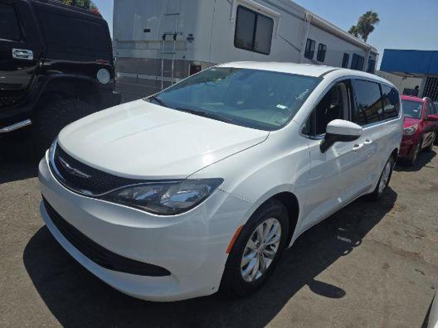 2018 Chrysler Pacifica (2C4RC1CG1JR) with an V6 3.6 Liter engine, Automatic 9-Spd transmission, located at 412 Auto Vista Drive, Palmdale, 93551, (661) 945-0620, 34.592636, -118.136681 - Photo#0