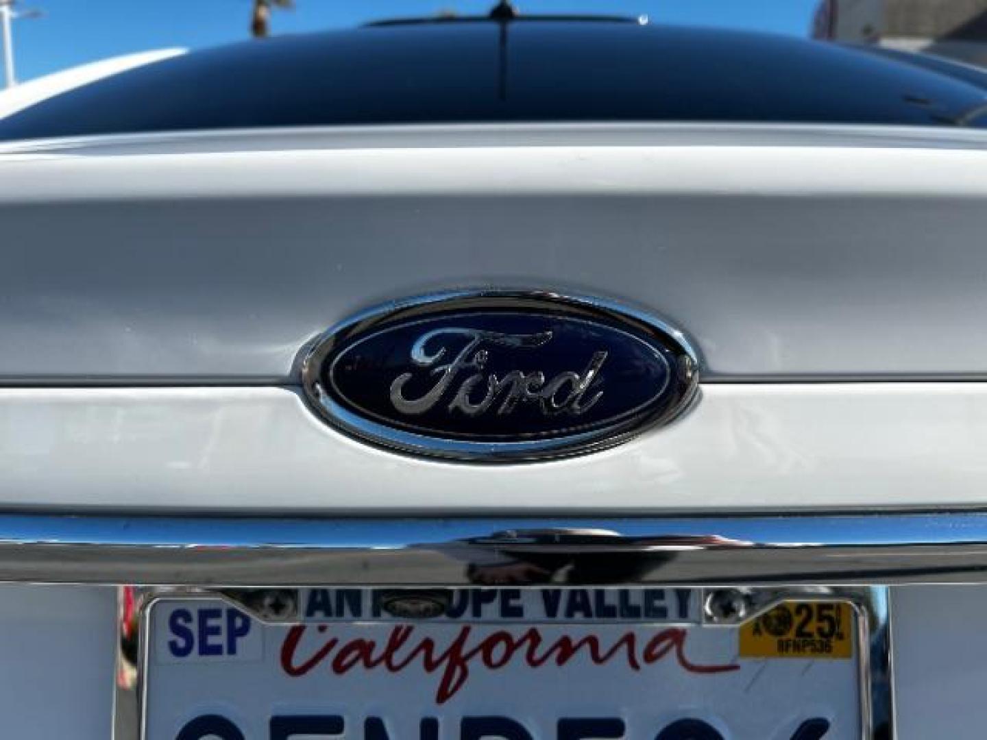 2018 WHITE Ford Fusion (3FA6P0G71JR) with an 4-Cyl 2.5 Liter engine, Automatic 6-Spd w/SelectShift transmission, located at 412 Auto Vista Drive, Palmdale, 93551, (661) 945-0620, 34.592636, -118.136681 - Photo#14