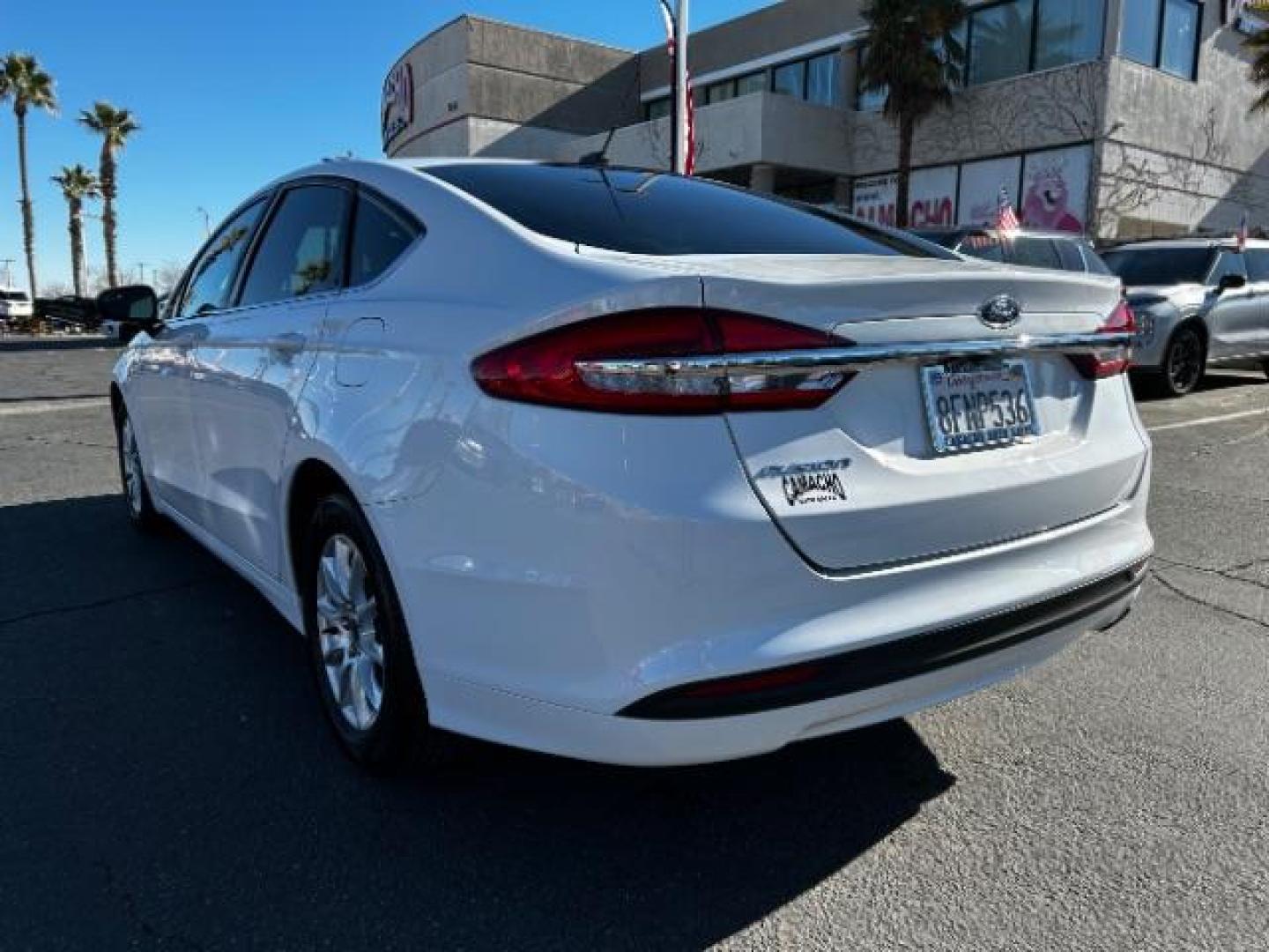 2018 WHITE Ford Fusion (3FA6P0G71JR) with an 4-Cyl 2.5 Liter engine, Automatic 6-Spd w/SelectShift transmission, located at 412 Auto Vista Drive, Palmdale, 93551, (661) 945-0620, 34.592636, -118.136681 - Photo#4