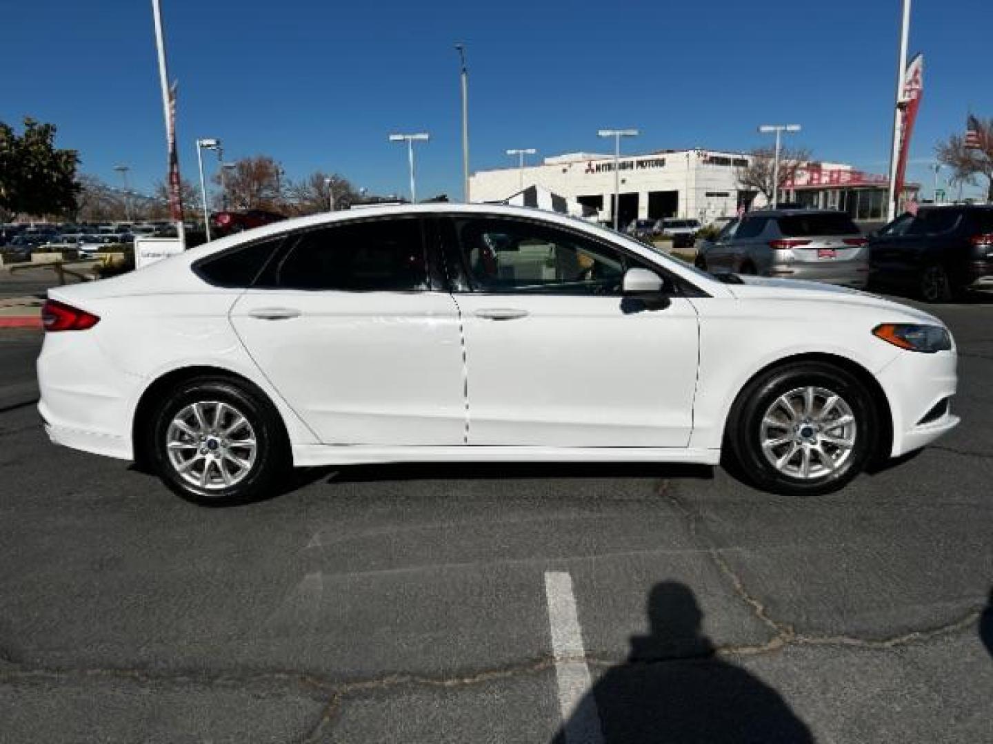 2018 WHITE Ford Fusion (3FA6P0G71JR) with an 4-Cyl 2.5 Liter engine, Automatic 6-Spd w/SelectShift transmission, located at 412 Auto Vista Drive, Palmdale, 93551, (661) 945-0620, 34.592636, -118.136681 - Photo#7